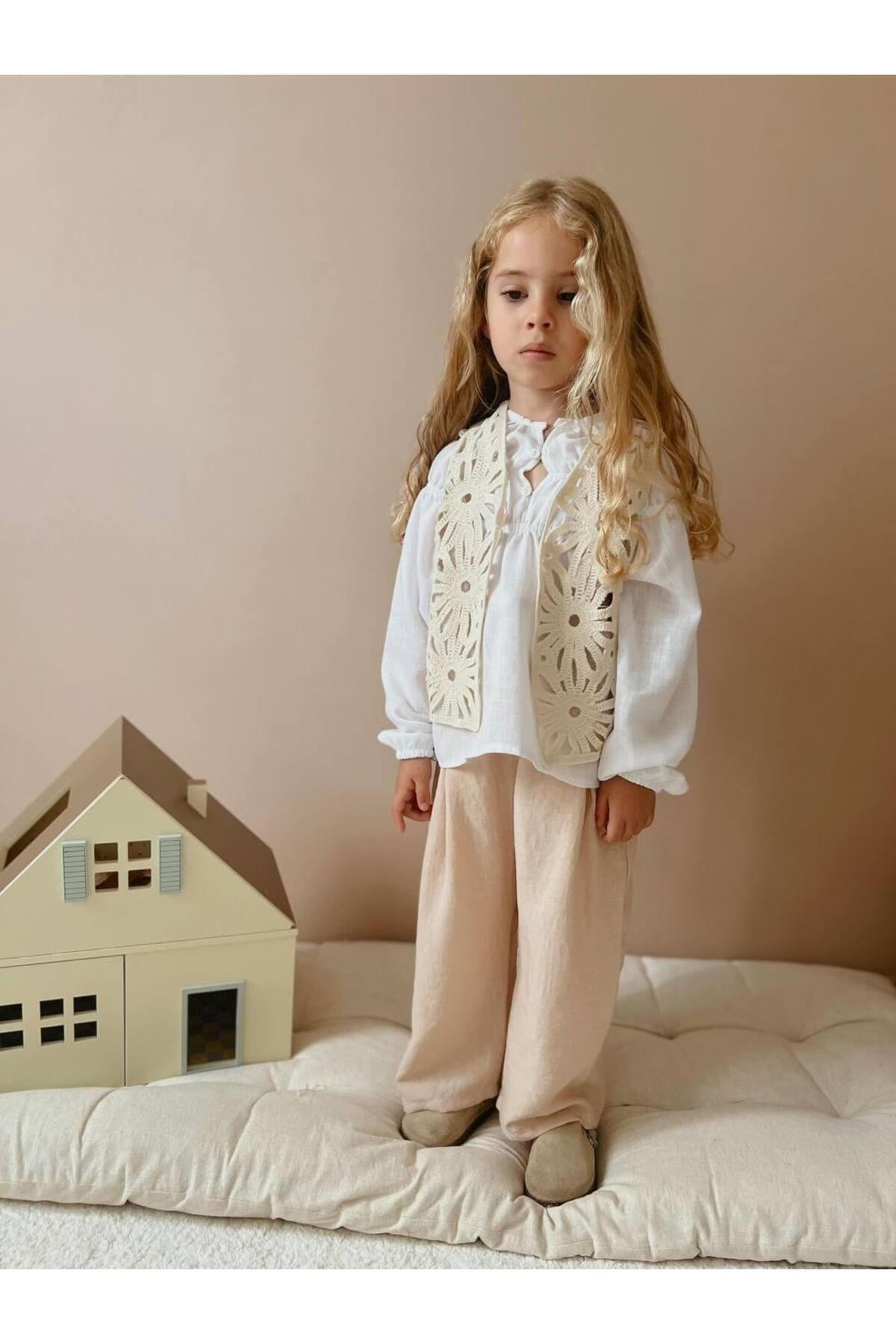 Yigit Butik Triko Yelekli Keten Kumaş Kız Çocuk Takım