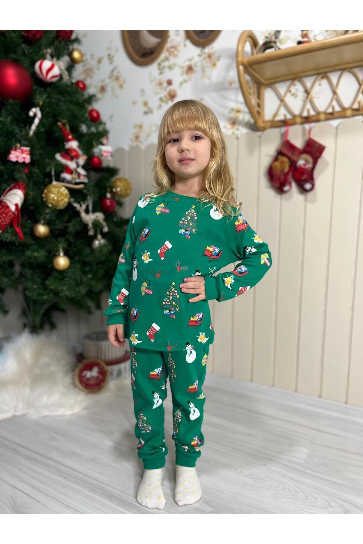 Yılbaşı Temalı Kız Çocuk Pijama Takımı