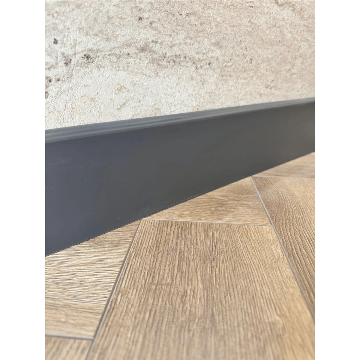 SÜPÜRGELİK D100 10 CM ANTRASİT PVC 12 MM