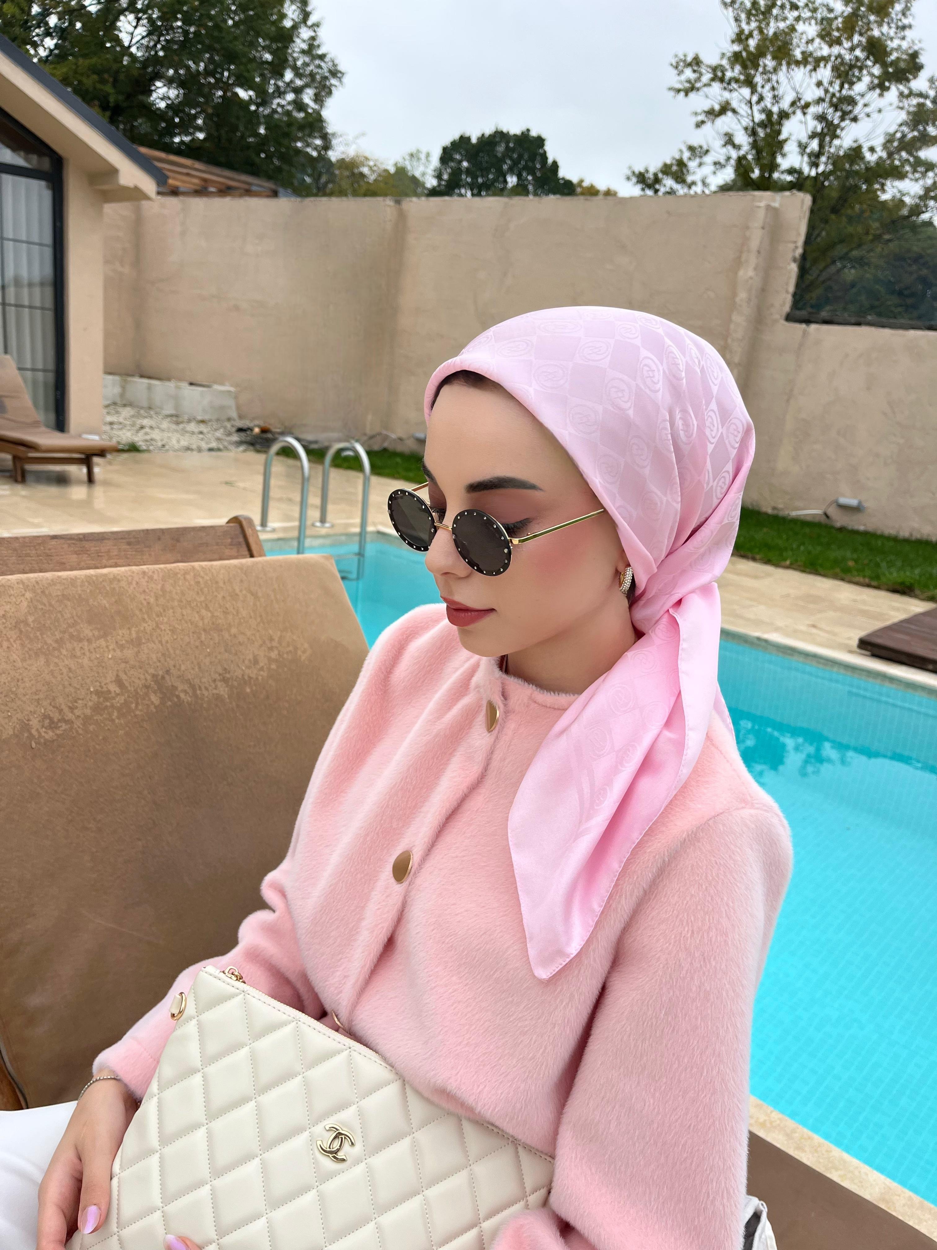 V Monogram Desenli Eşarp-Toz Pembe