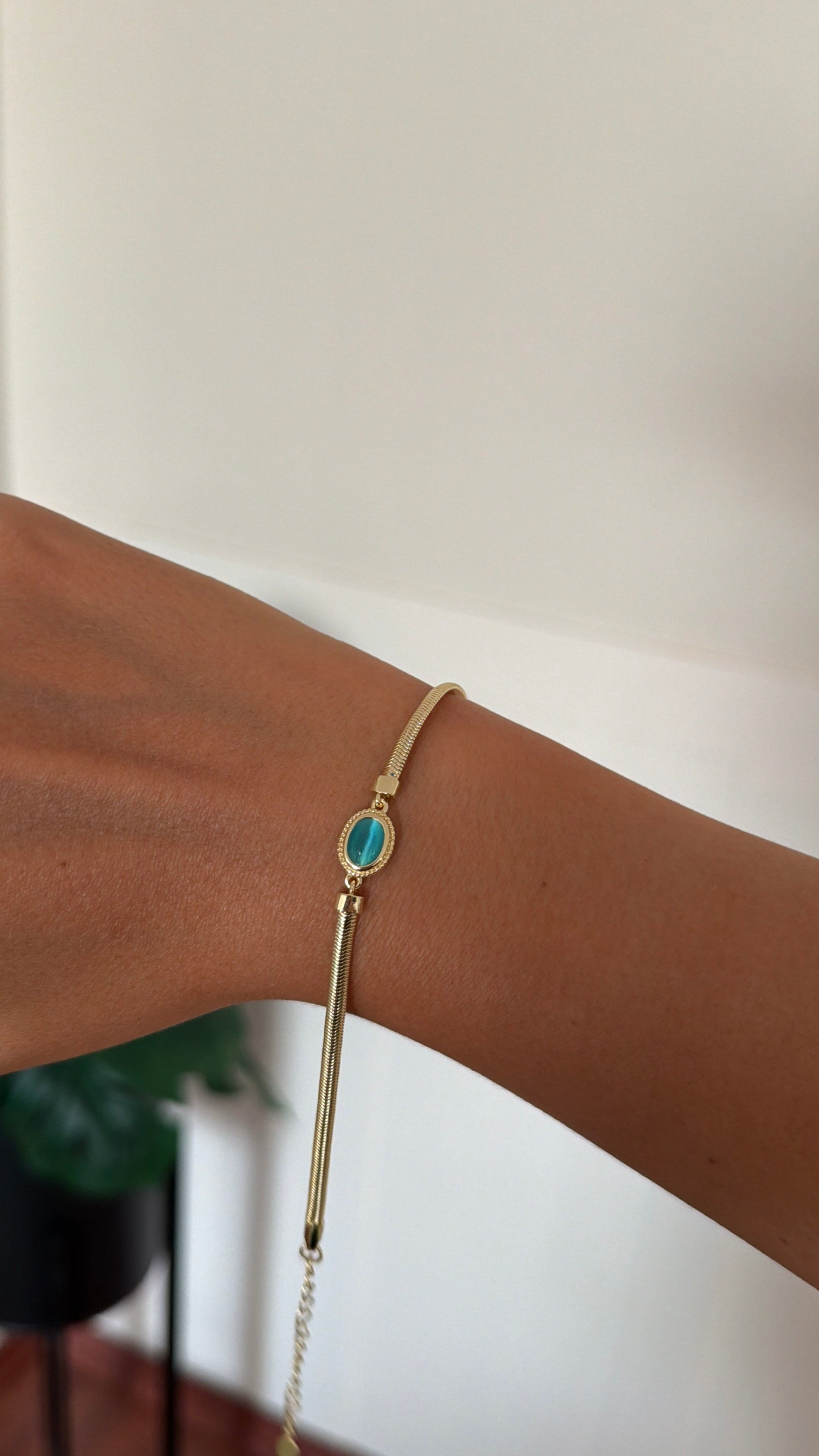 14K gold renk altın. kaplama,modası geçmeyen zincir ve ortası sedef turkuaz taşlı bileklik