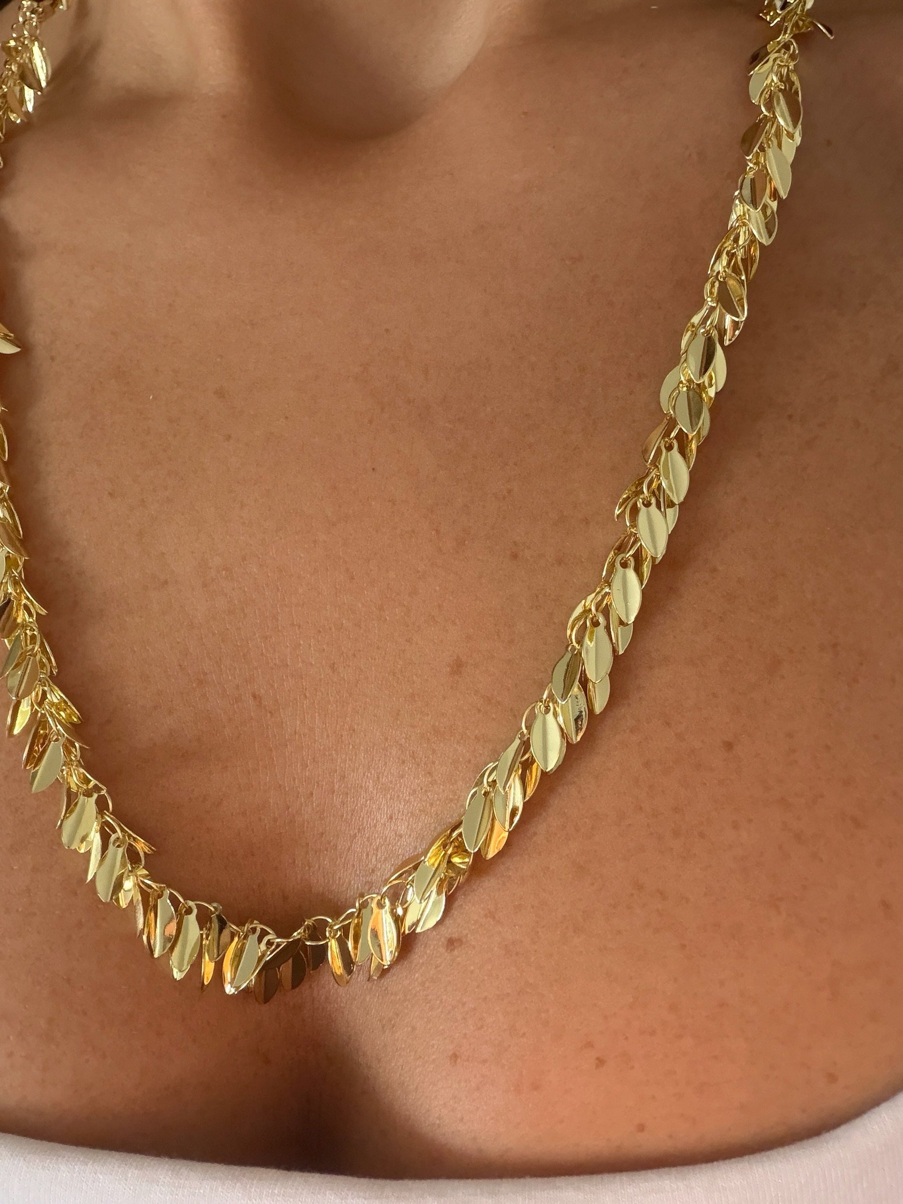 14K gold renk altın kaplama harika şıklıkta tam bir kombin tamamlayıcı sallantılı zincir kolye