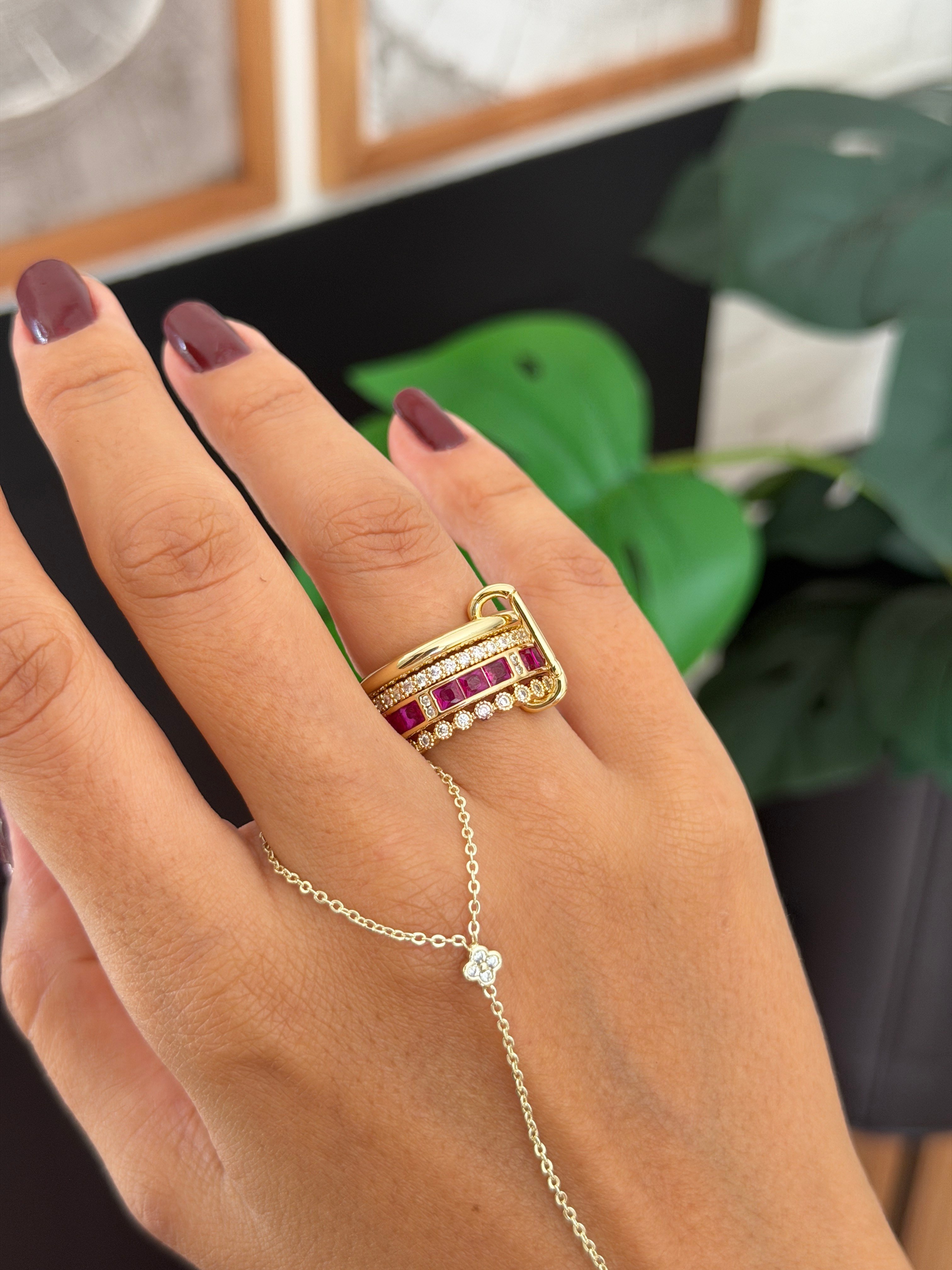 14K gold renk,mürdüm renk taşları olan,standart 8 numara,çoklu ve ayrı ayrı kullanılabilir bir yüzük