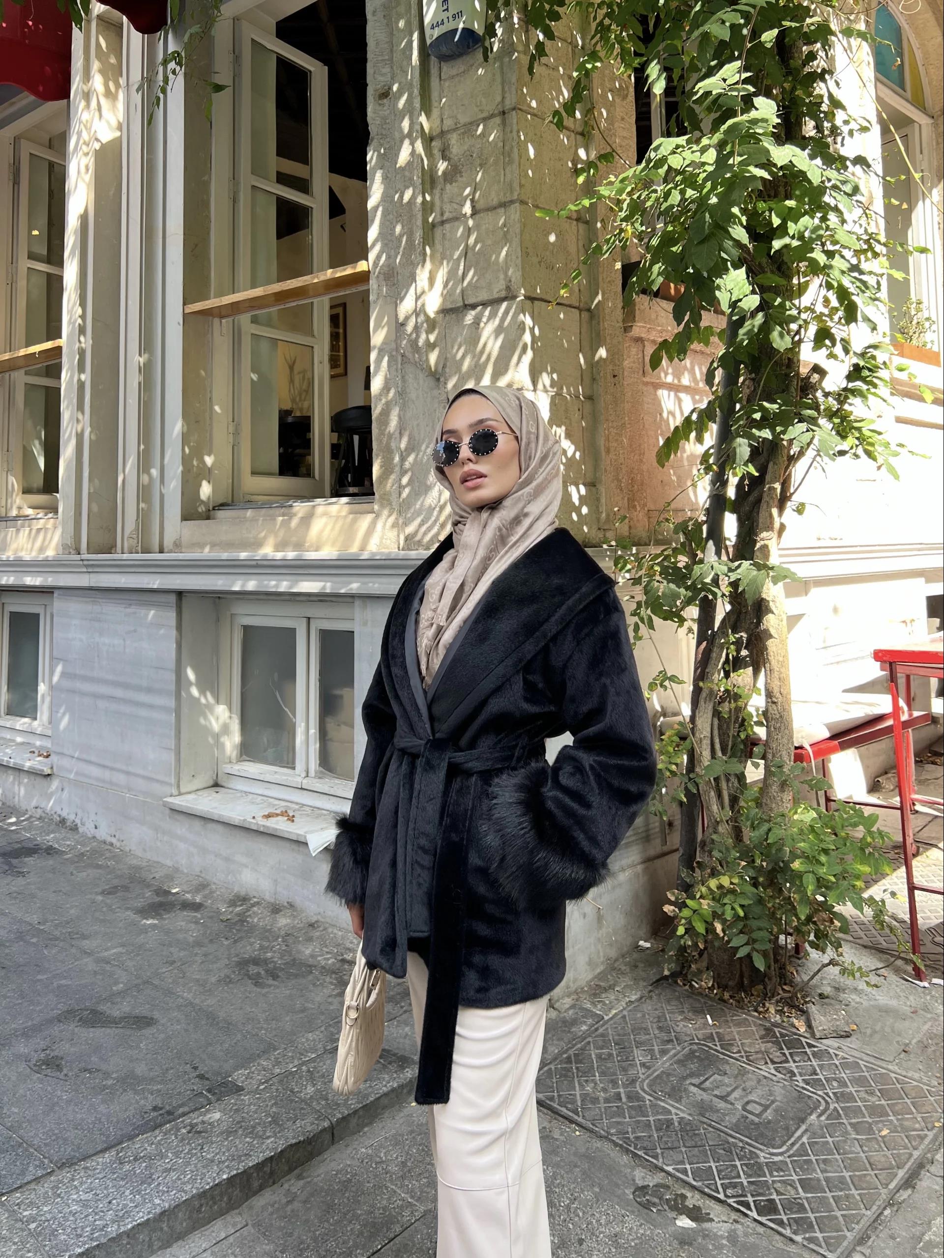 Allo kolları Kürk Detaylı Mont - Siyah