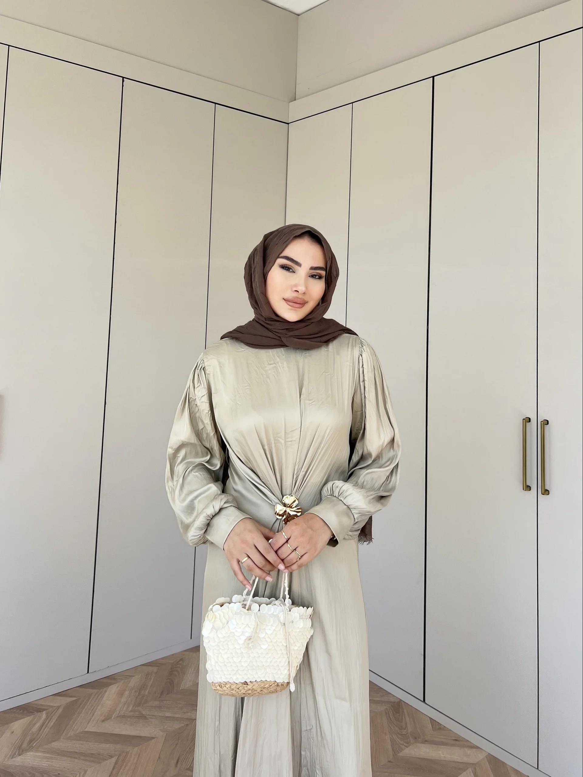 Broşlu Aden Elbise - Bej