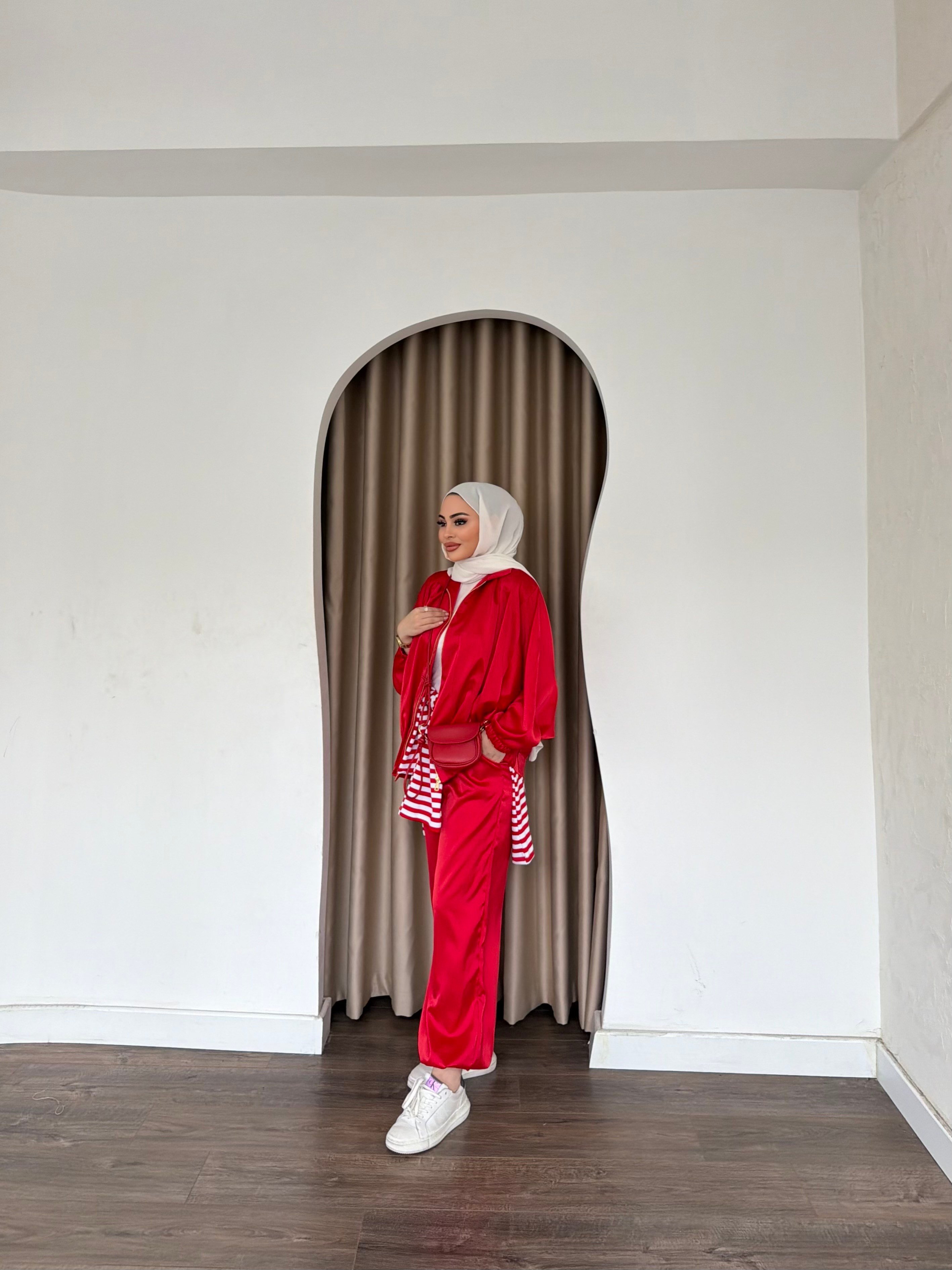 Jarsi Saten Takım - Kırmızı · 3