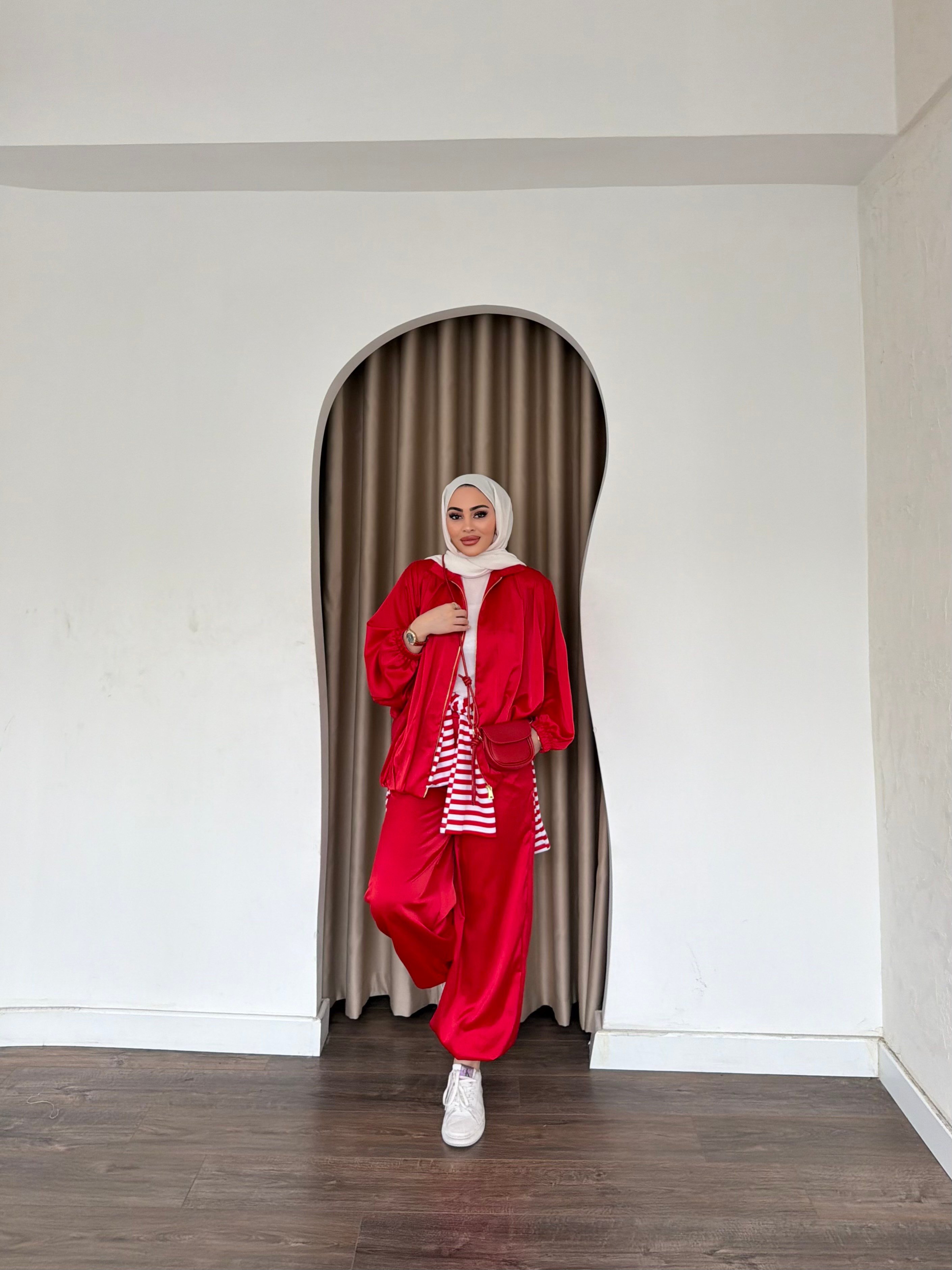 Jarsi Saten Takım - Kırmızı · 4