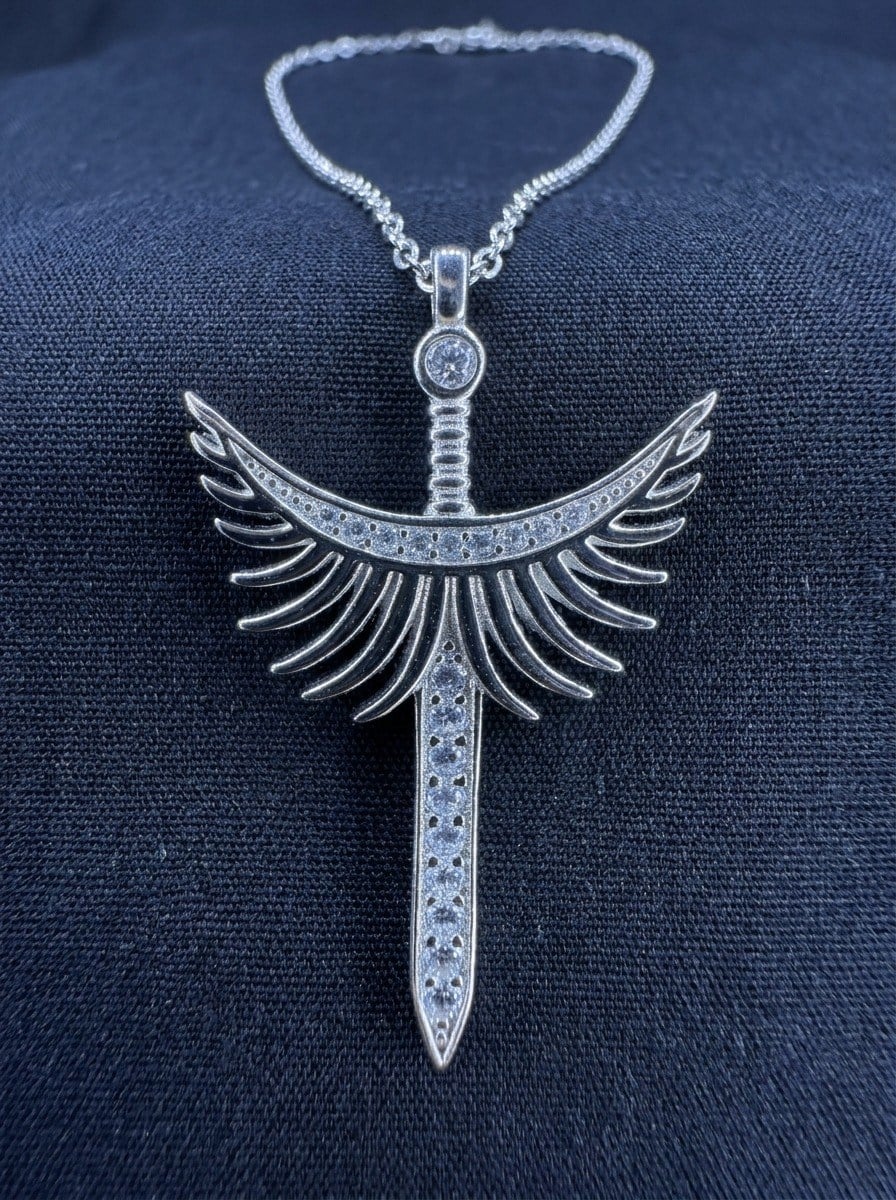 kanat-ve-kilicli-tasli-kolye--92ce-.jpg