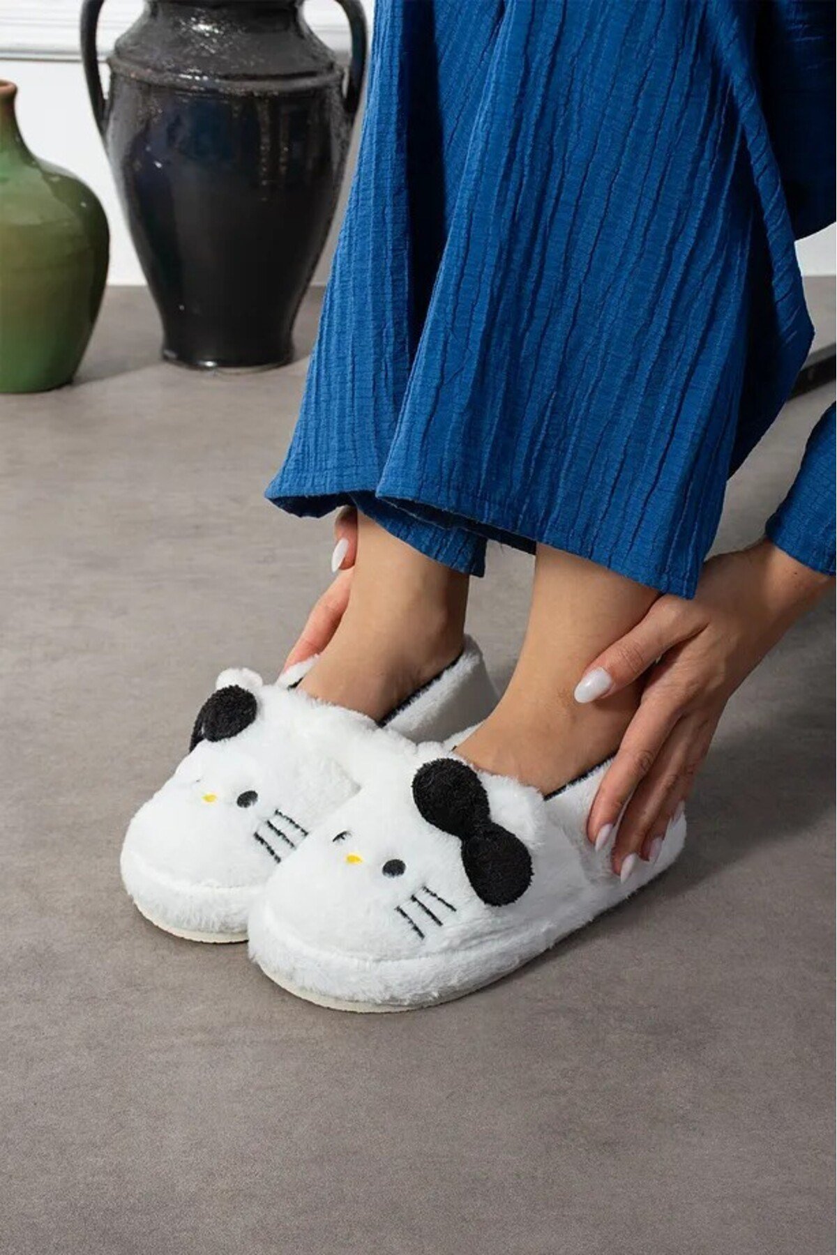 Hello Figürlü Yumuşak Tüylü Kadın Peluş Panduf Ev Terliği