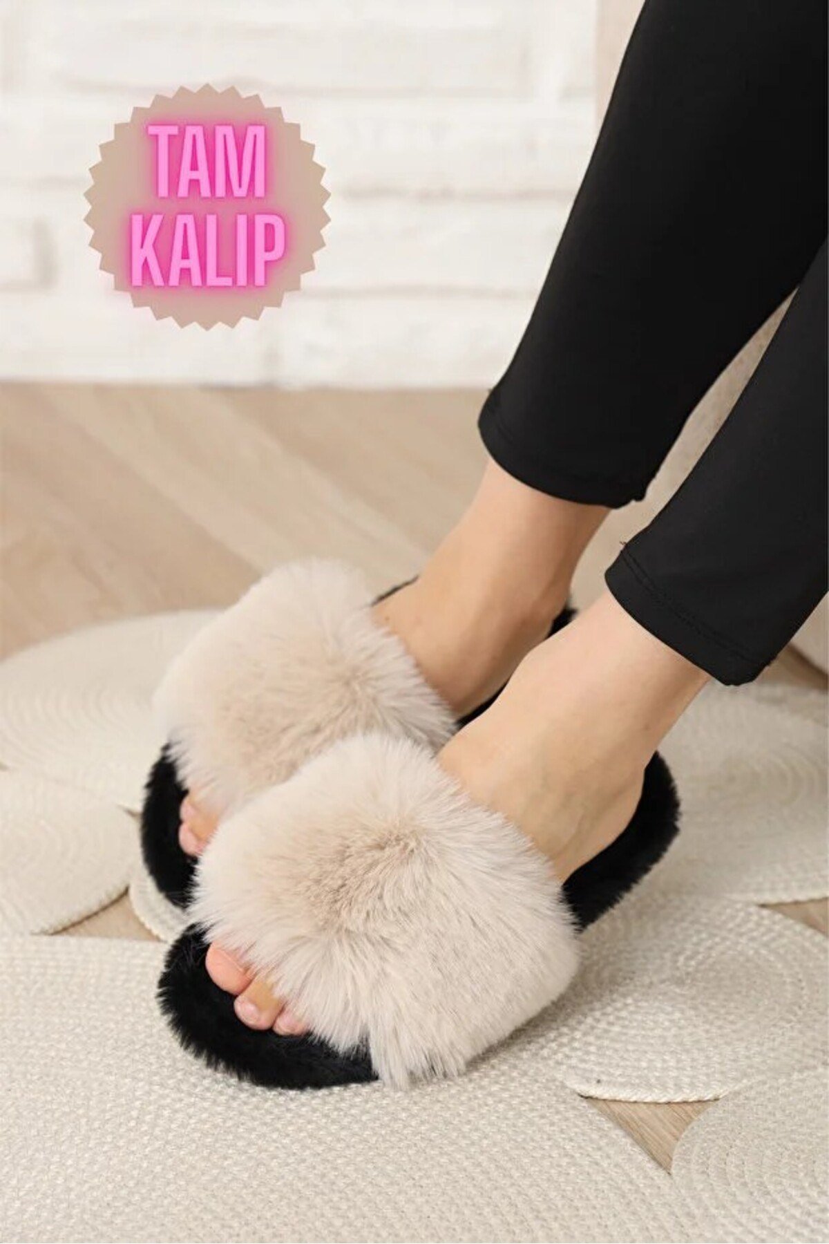 Tüylü Hafif Sessiz Köpük Taban Peluş Şık Ev Terliği