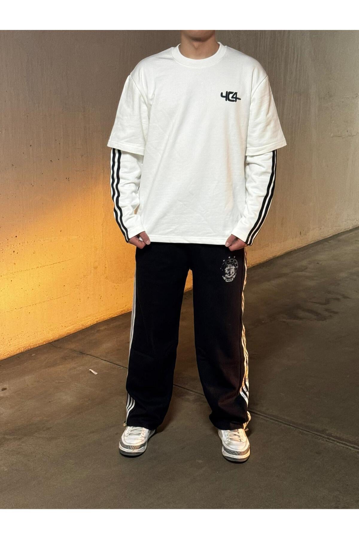 Siyah Şerit Kol Detaylı 404 Nakışlı Oversize Sweatshirt