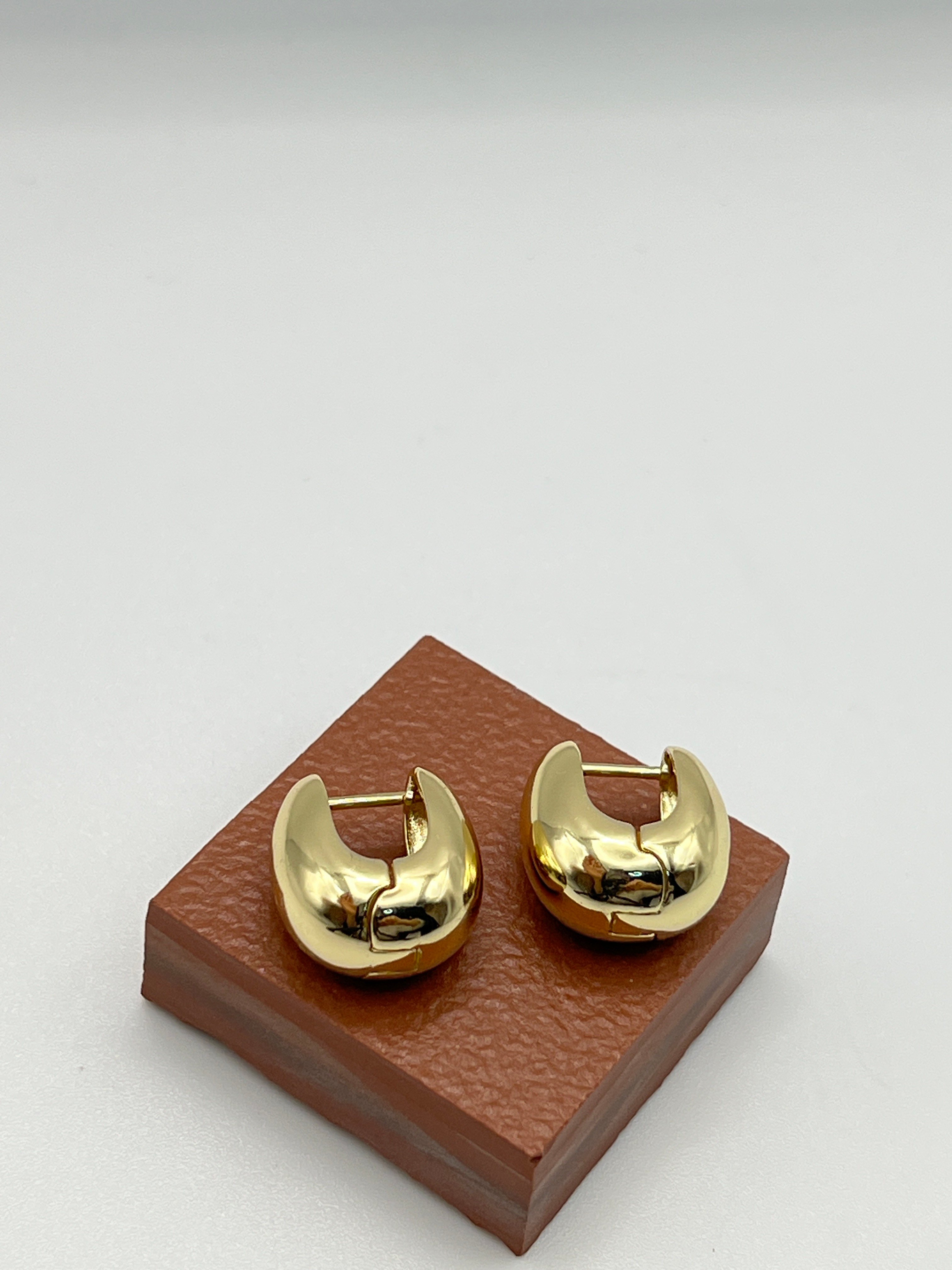 14K Basic Huggie Küpe