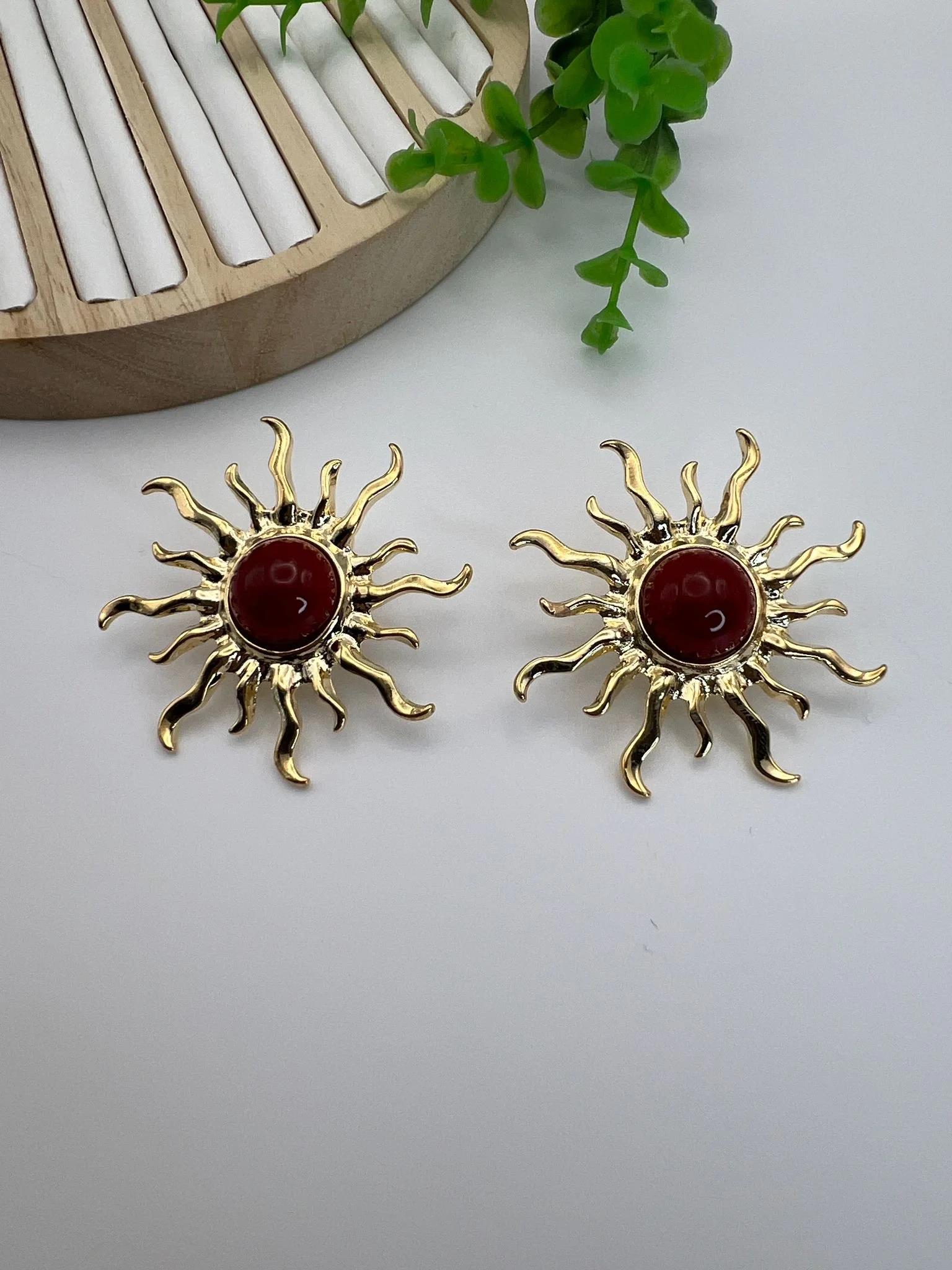 Bordo Taşlı Güneş Küpe