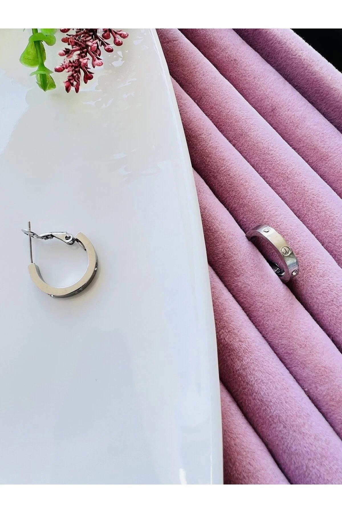 Cartier Model Taşlı Çelik Küpe