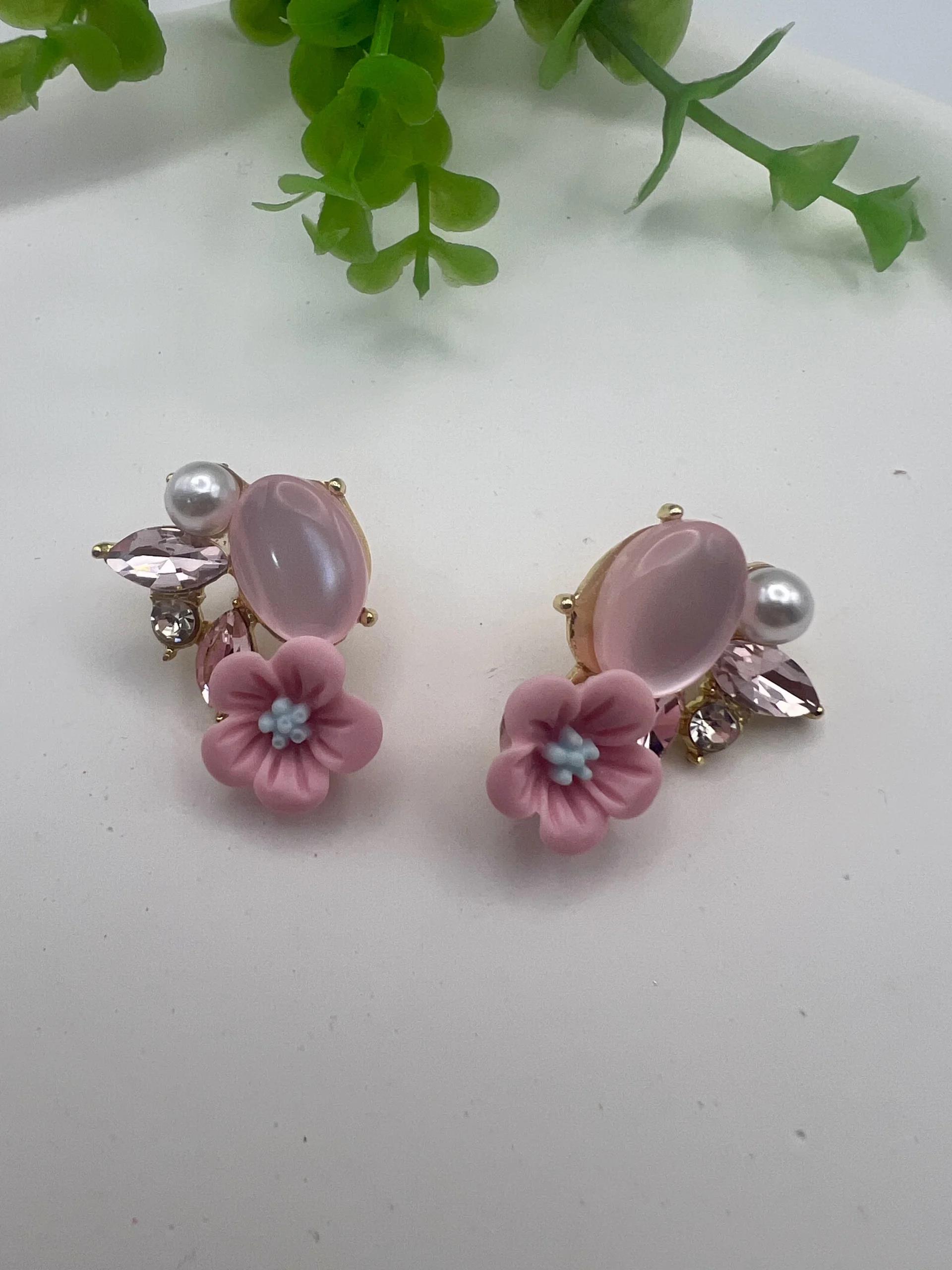 Çiçekli Taşlı Tasarım Küpe (pembe)
