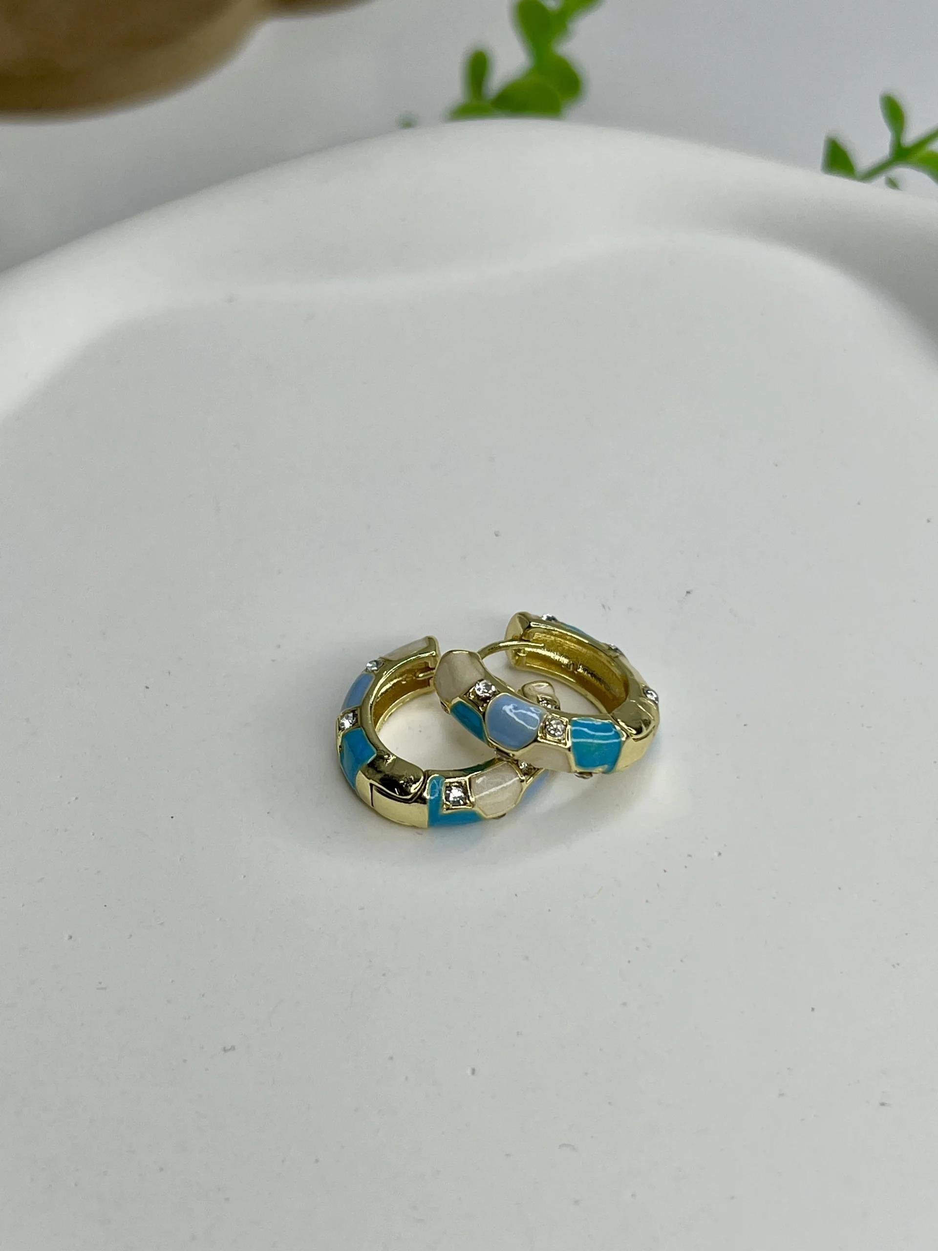 Mineli Taşlı Turkuaz Tonlar Halka Küpe (2cm)