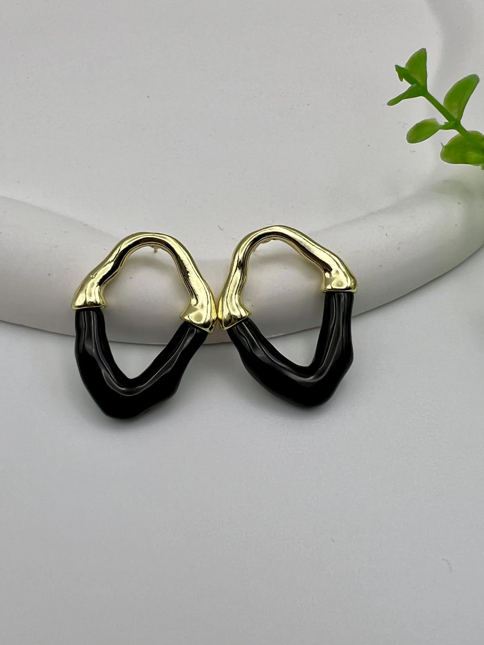 Tasarım Siyah Gold Küpe