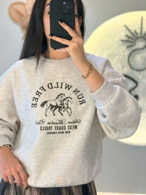 At Baskılı Yazı Nakışlı Oversize Sweatshirt Bej