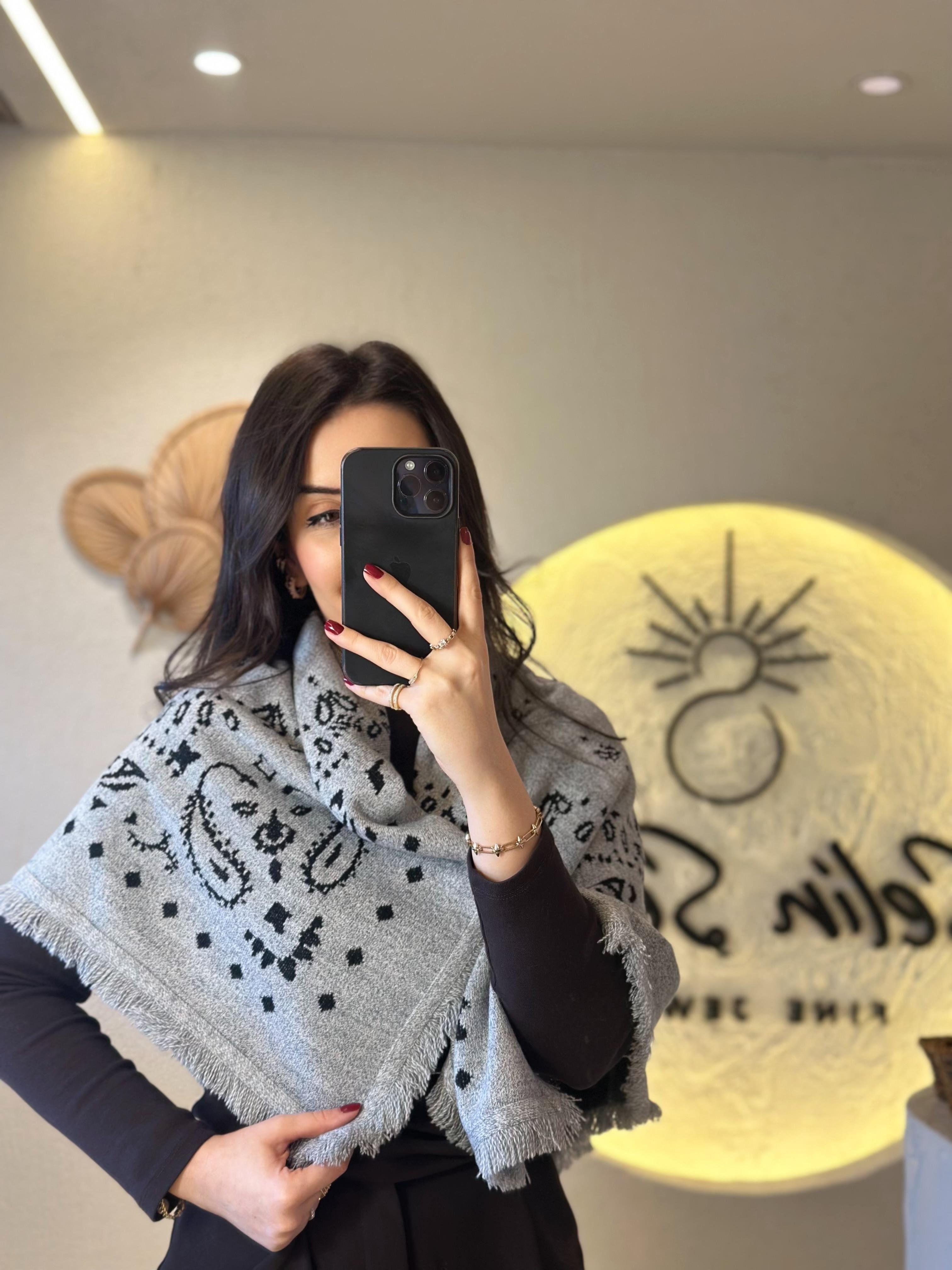 Gri Siyah Triko Şal 