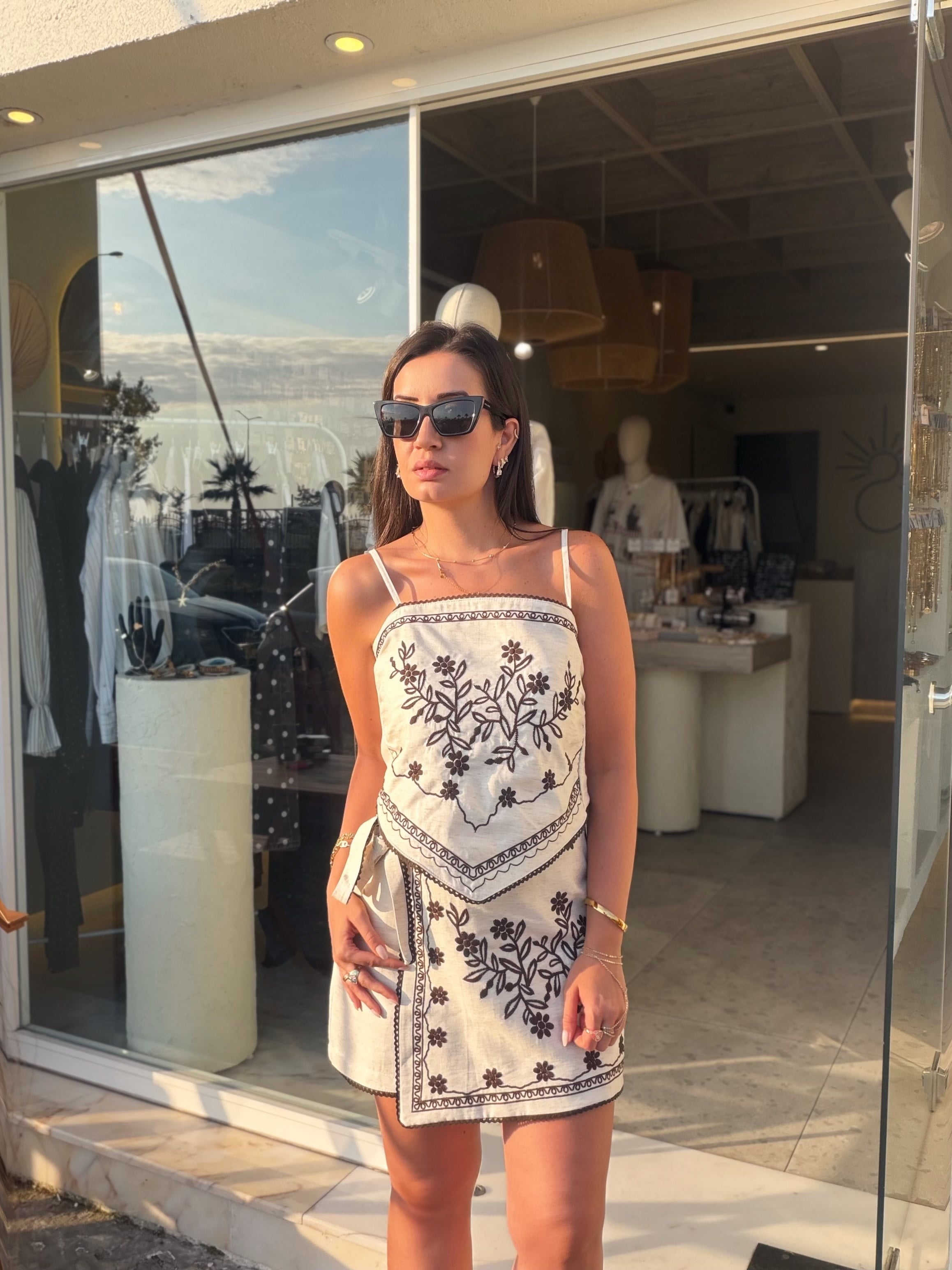 Kahve Nakışlı Büstiyer Şort Etek Takım