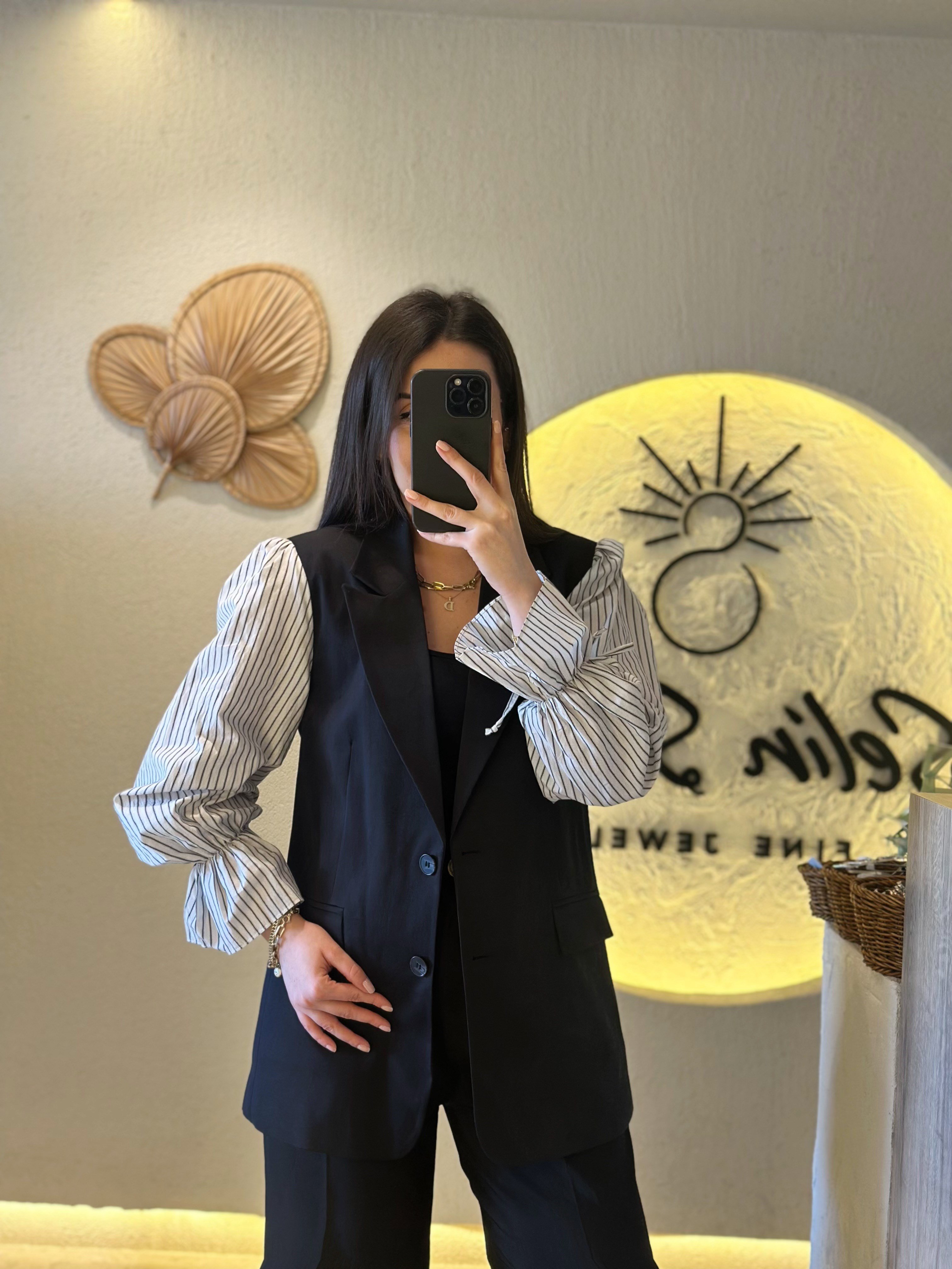 Kolları Gömlek Detaylı Blazer Ceket