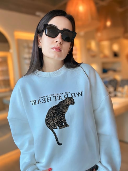Leopar Baskılı Sloganlı Oversize Sweatshirt Ekru