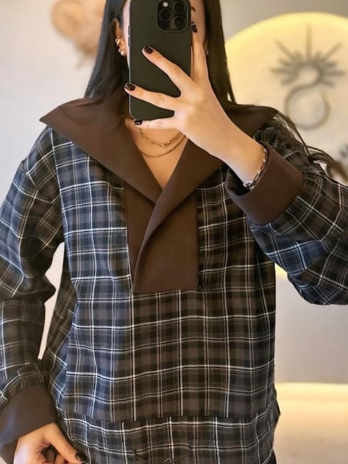 Yakası Süet Detaylı Alttan Büzgülü Ekoseli Sweatshirt