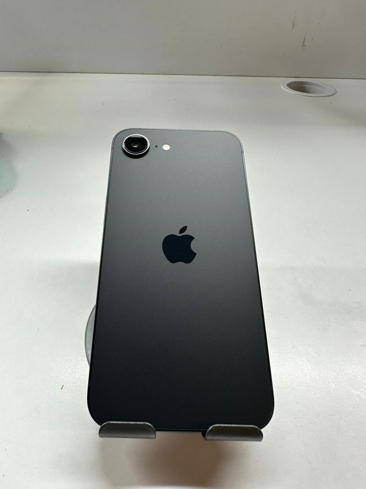 iPhone 16 E - 128 GB - Siyah