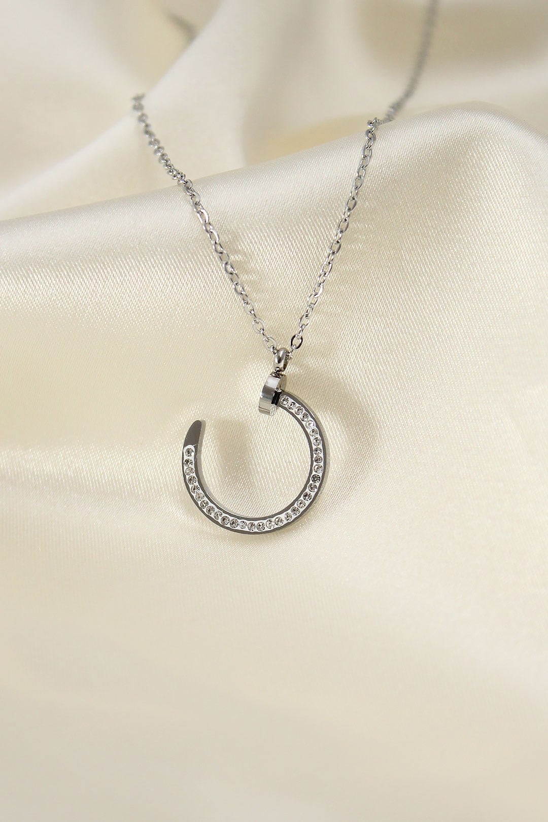 Çelik Silver Renk Zirkon Taşlı Çivi Model Kadın Kolye