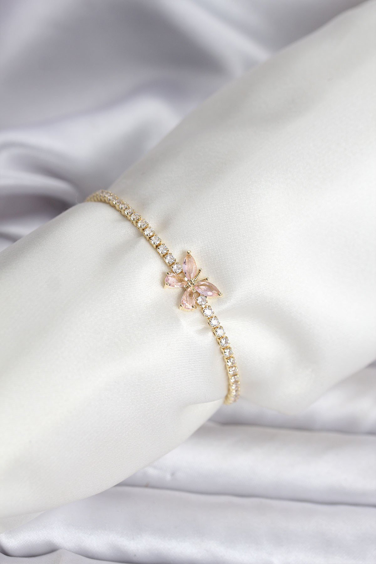 Kelebek Model Zirkon Taşlı Gold Renk Pirinç Su Yolu Kadın Bileklik