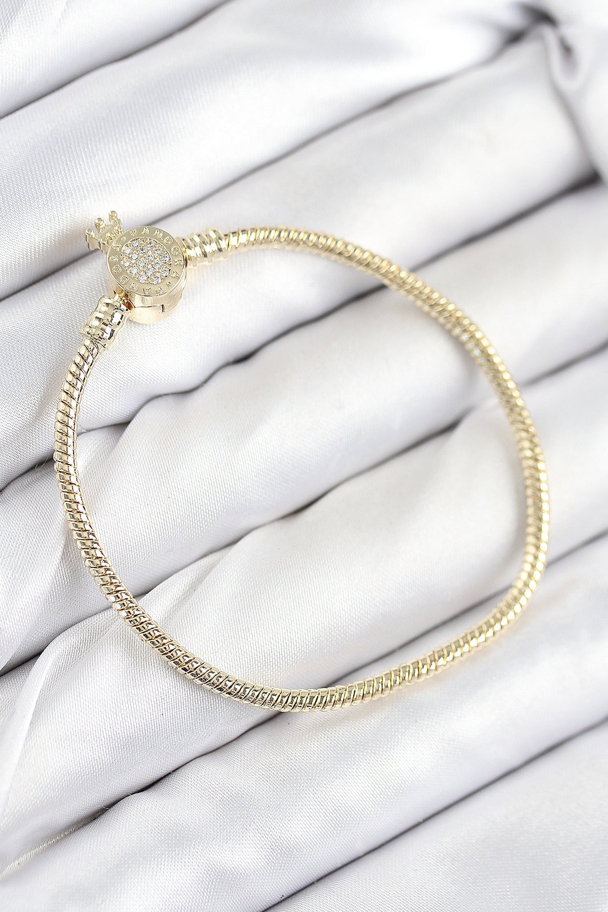 Pirinç Charm Zirkon Taşlı Taç Model Gold Renk Kadın Bileklik