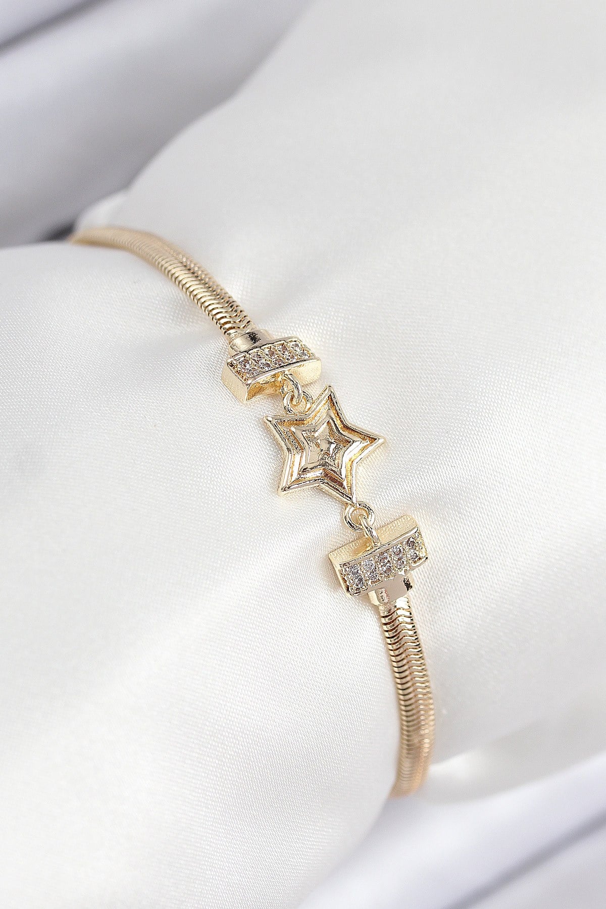 Pirinç Zirkon Taşlı Yıldız Model Gold Renk Kadın Bileklik