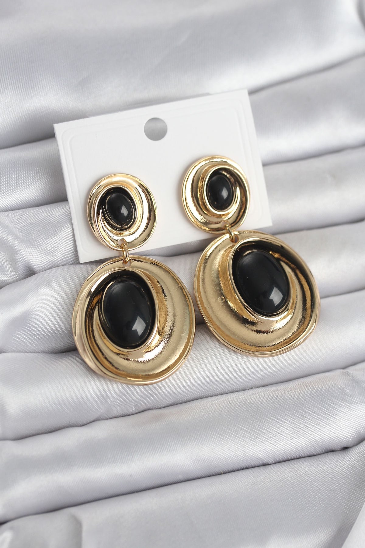 Siyah Sallantılı Damla Model Gold Renk Vintage Kadın Küpe