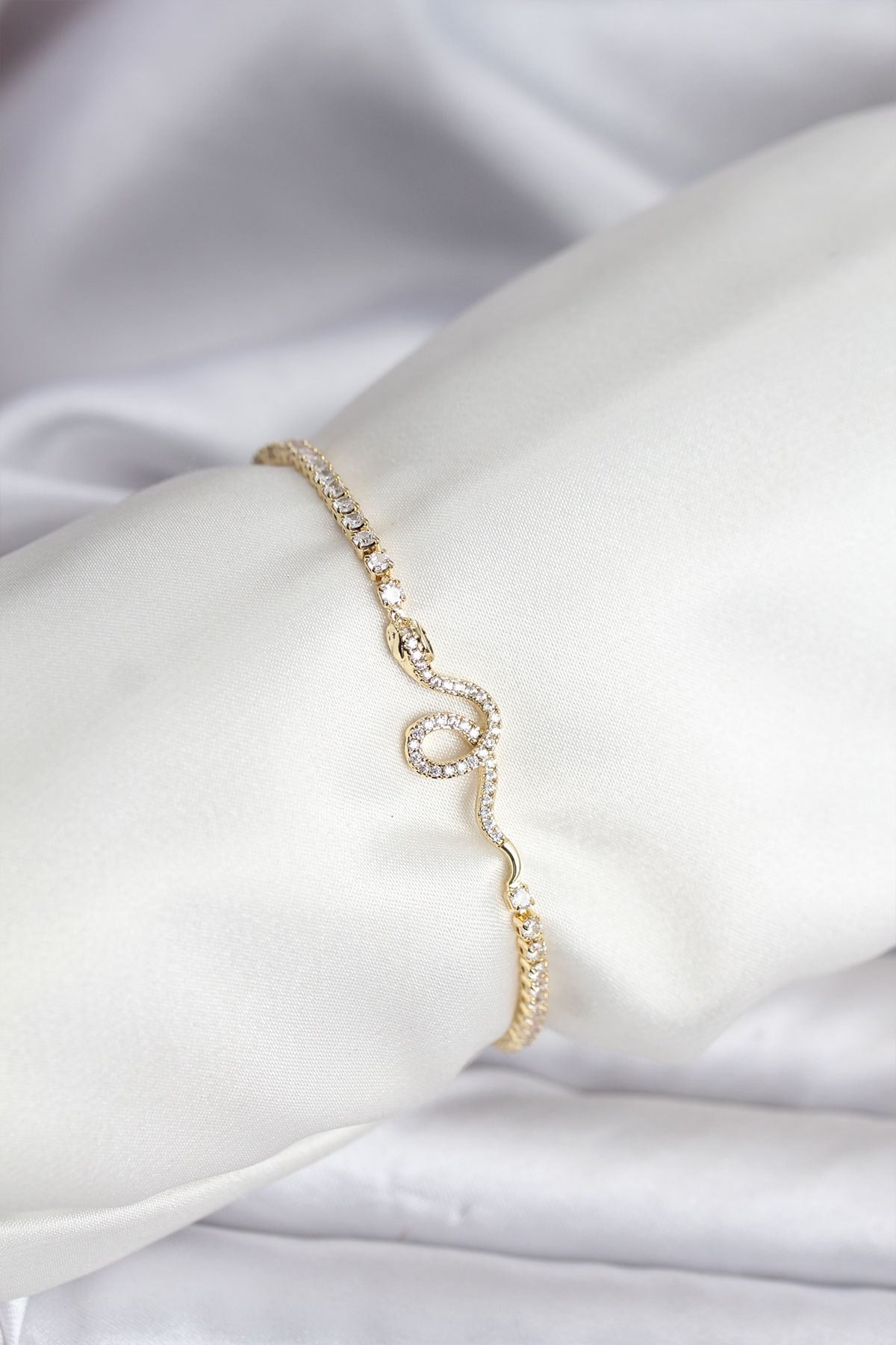 Yılan Model Zirkon Taşlı Gold Renk Pirinç Su Yolu Kadın Bileklik