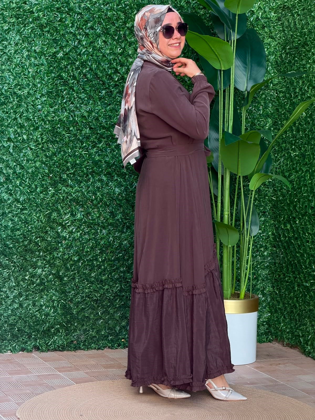 Kahve Broş Detaylı Elbise