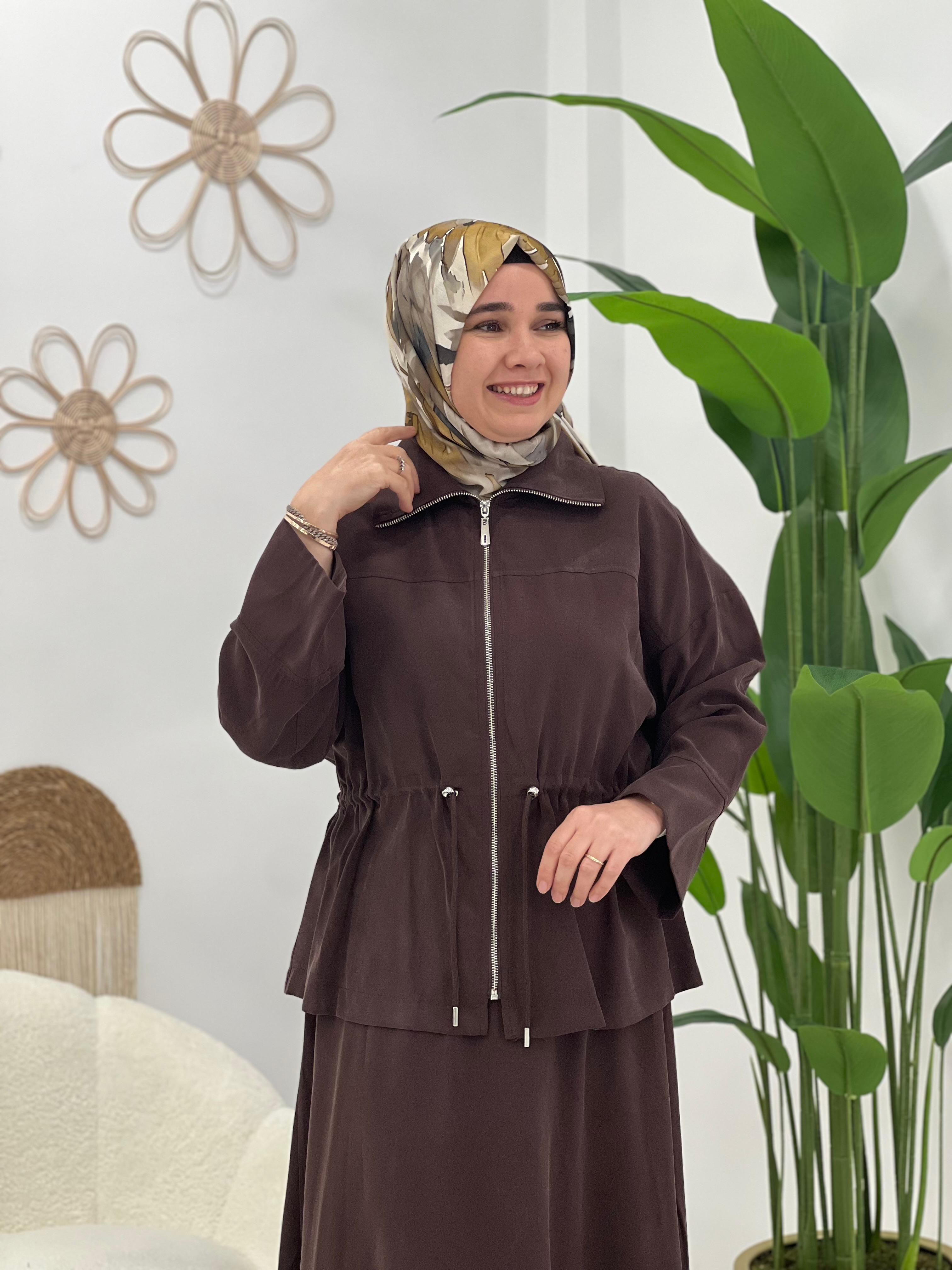 Kahverengi Kesik Detaylı Bel Kemerli Takım