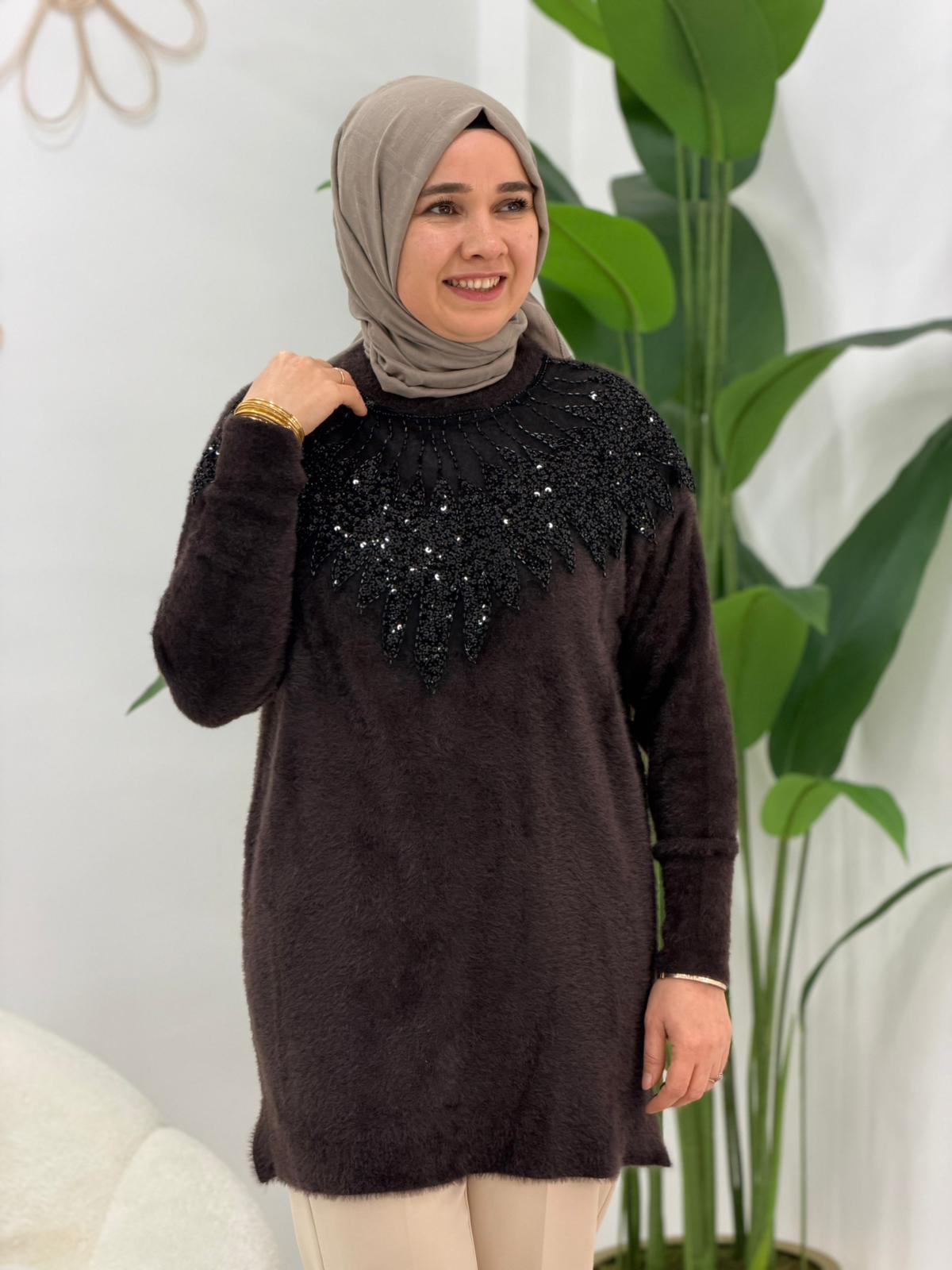 Kahverengi Önü Taşlı Angora Kazak