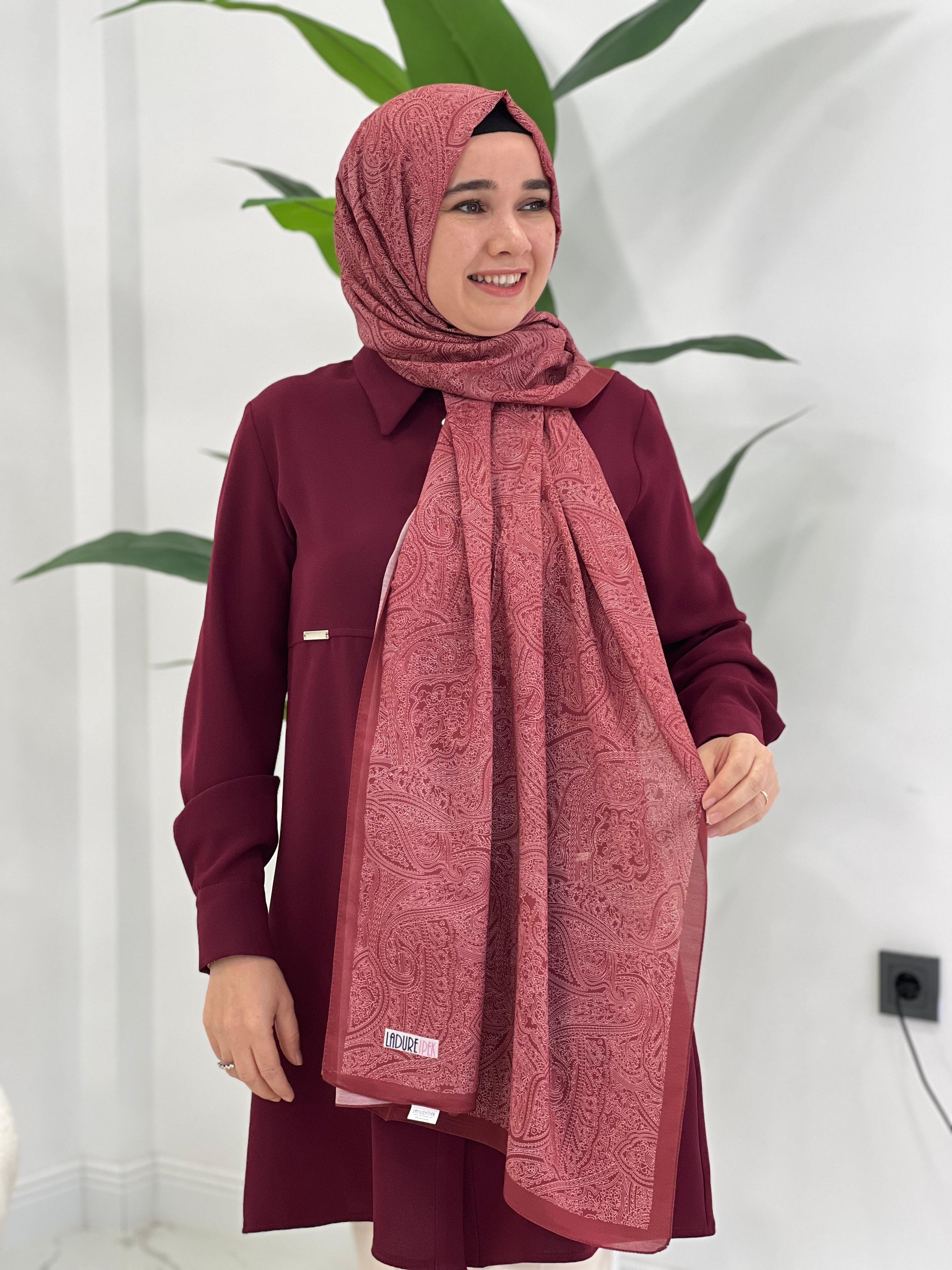 Kırmızı Desenli Şal