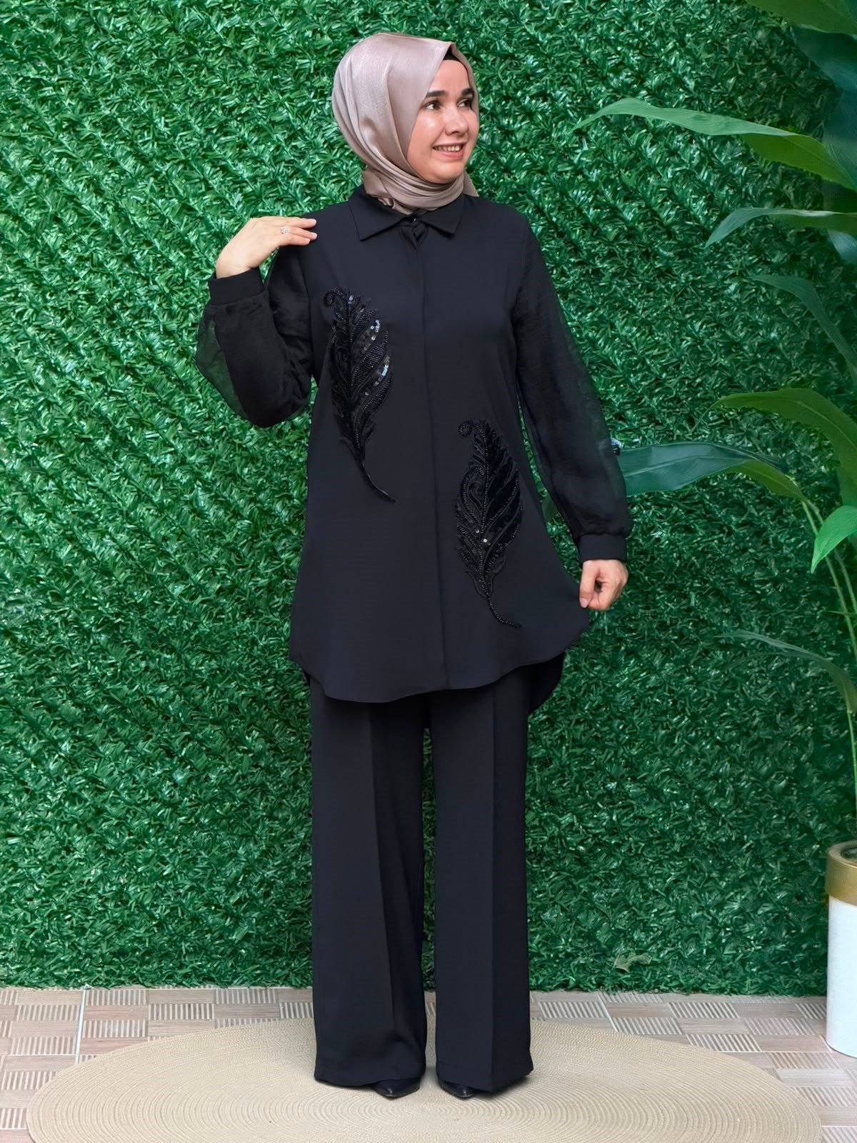 Siyah Kolları Şifon Payet Nakışlı  Takım