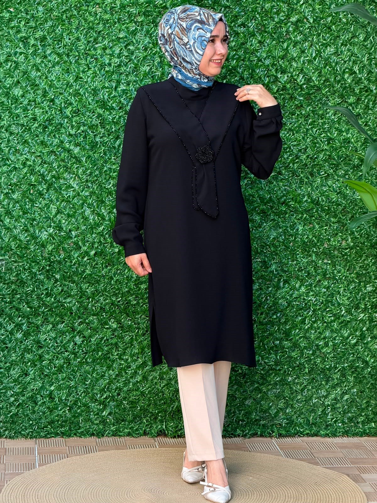 Siyah Kravatlı Tunik