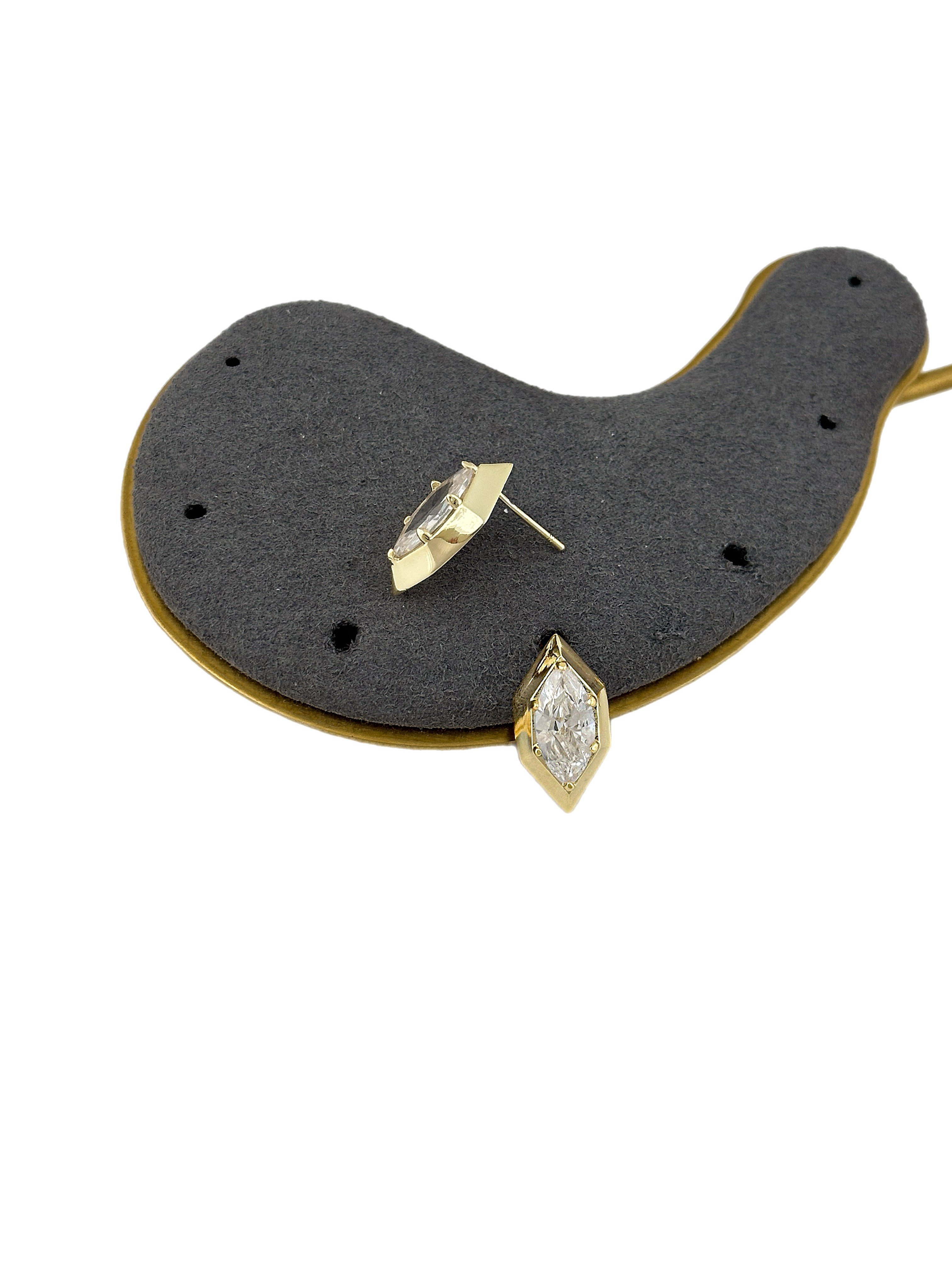 Özel Seri Gold Plaka Çerçeve Markiz Kesme Zirkon Taşlı Küpe
