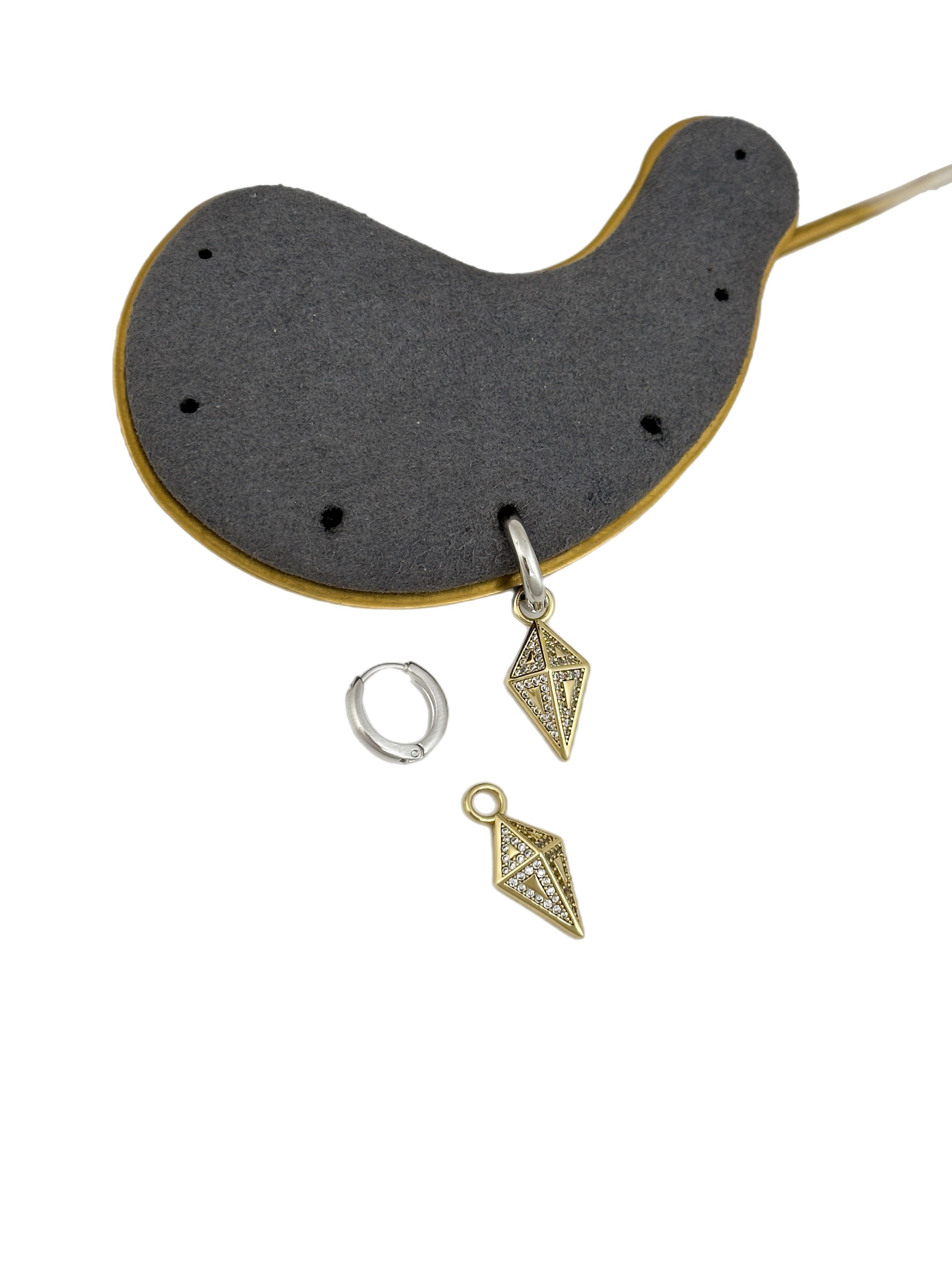 Özel Seri Gümüş Halkada Zirkon Taşlı Piramit Uç Küpe