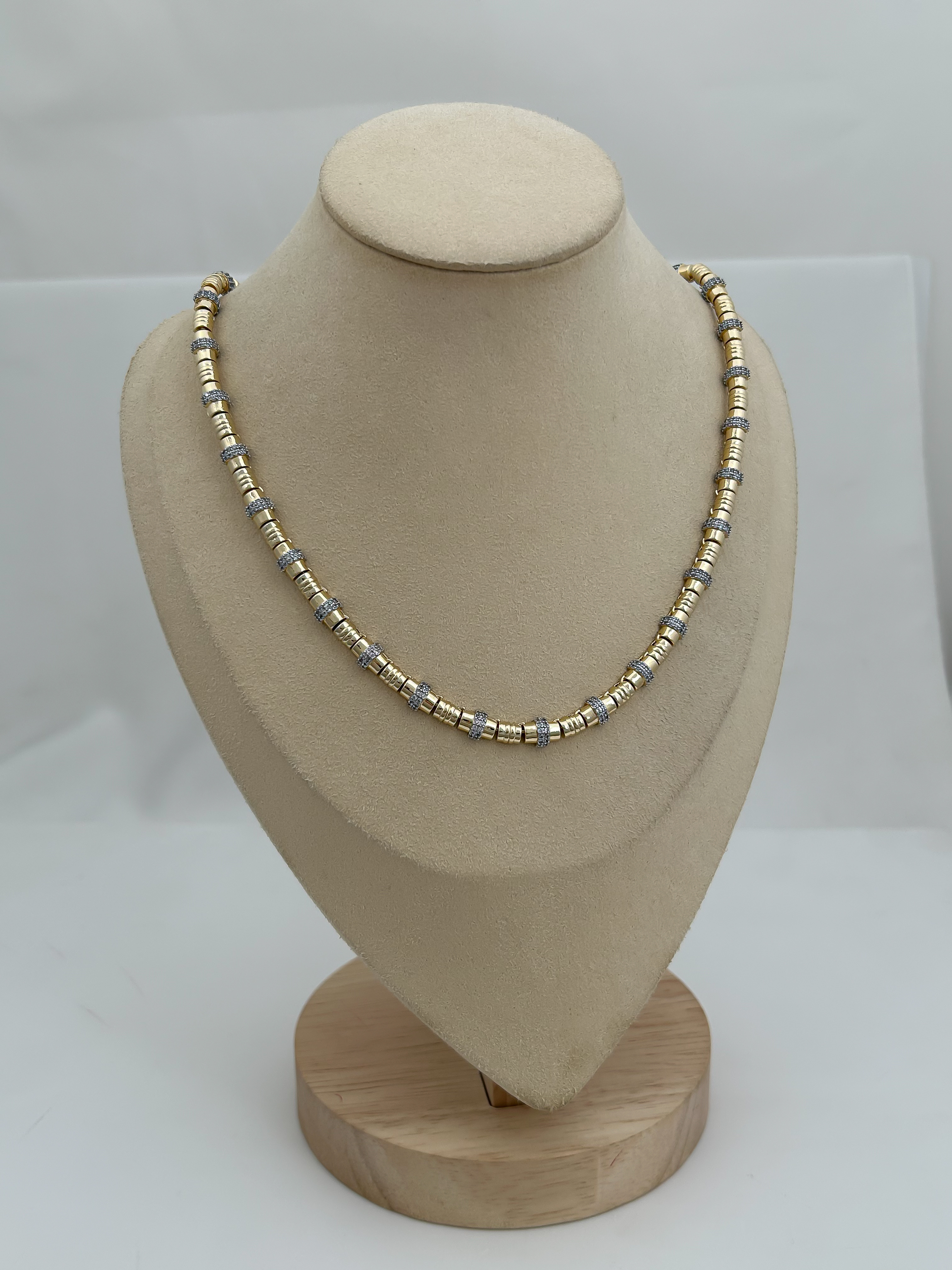 Özel Seri Tırtıklı Plaka Sıralı Zirkon Taş Detay Kolye (45 Cm)