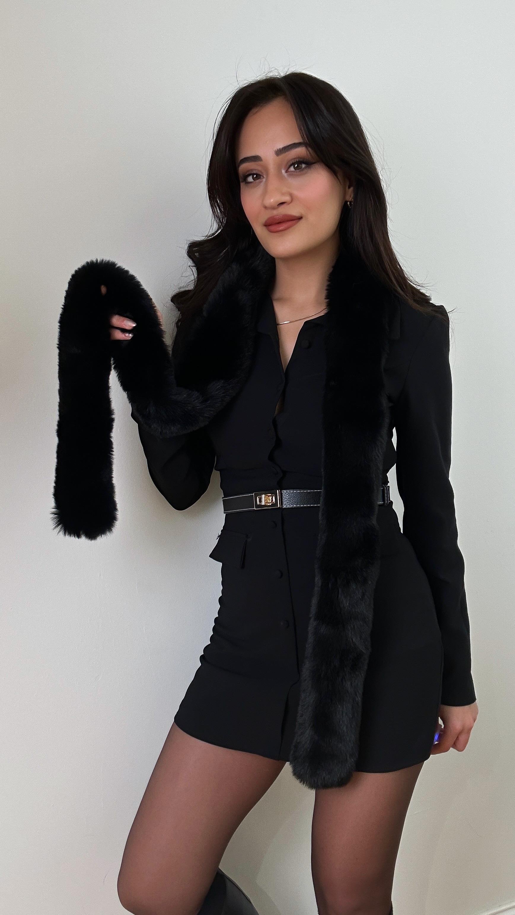 Siyah Renk Peluş Boyunluk