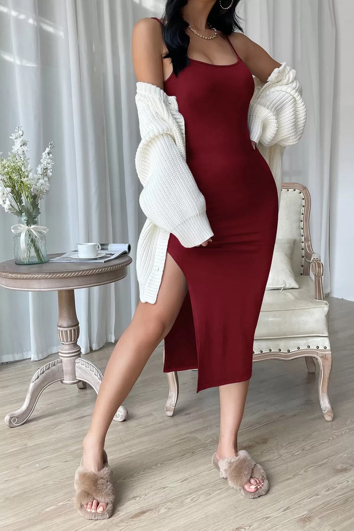 Bordo Yırtmaçlı Diz Altı Vücudu Saran Elbise