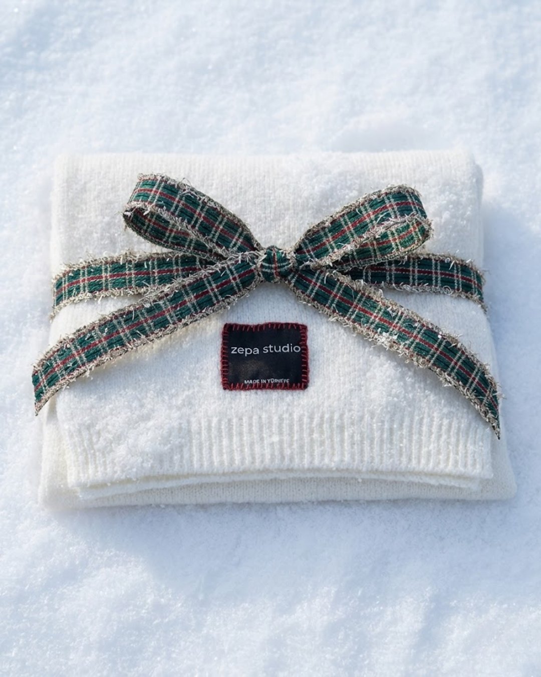  Love Wrapped Wool Scarf Beyaz