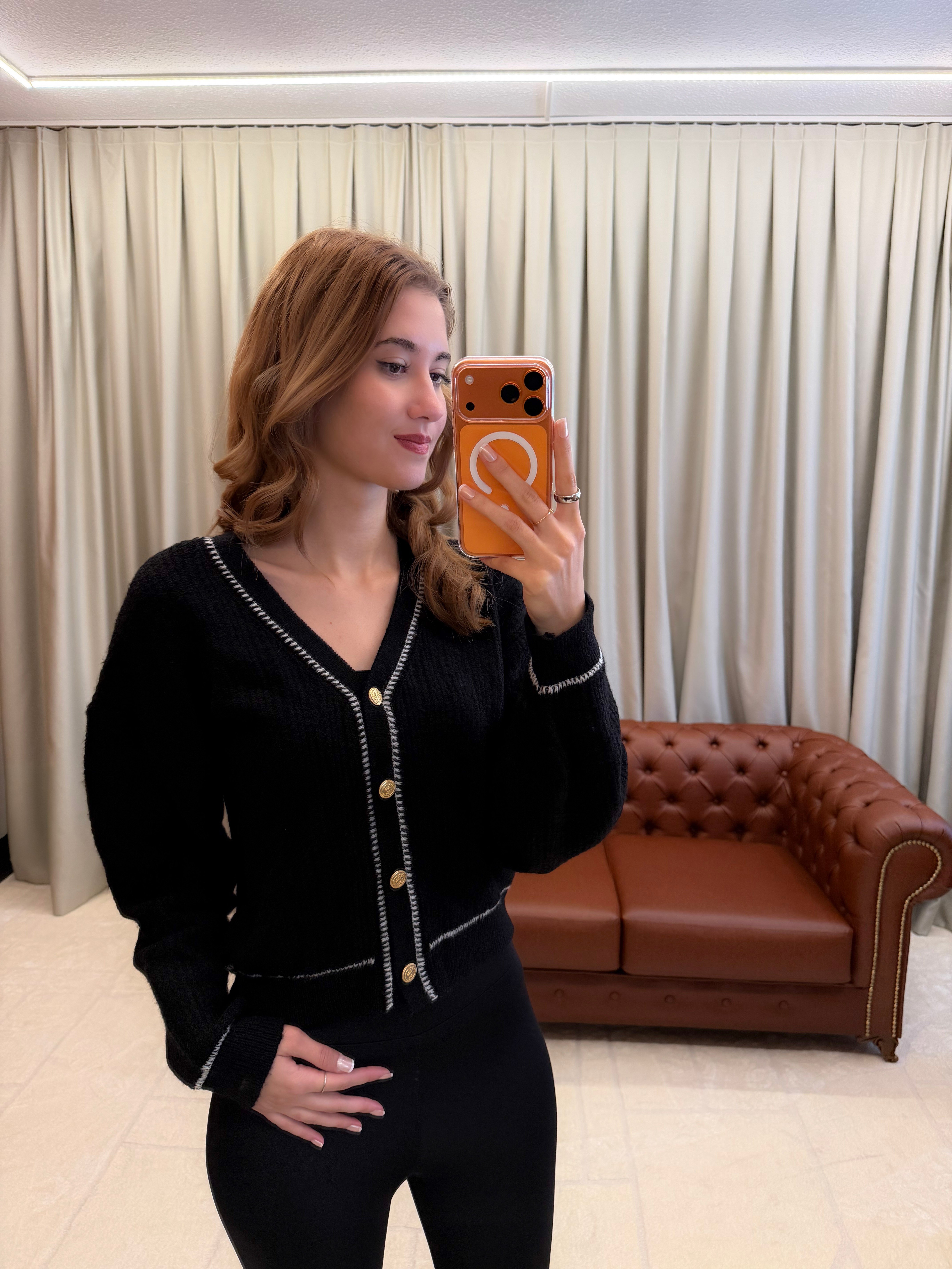 Gold Düğmeli Siyah Hırka