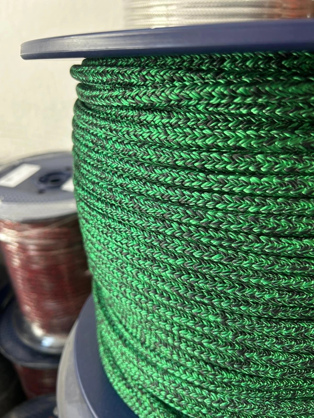 TASMANIA - 12 MM - BLACK-GREEN MIX (GLEISTEIN) - price per meter