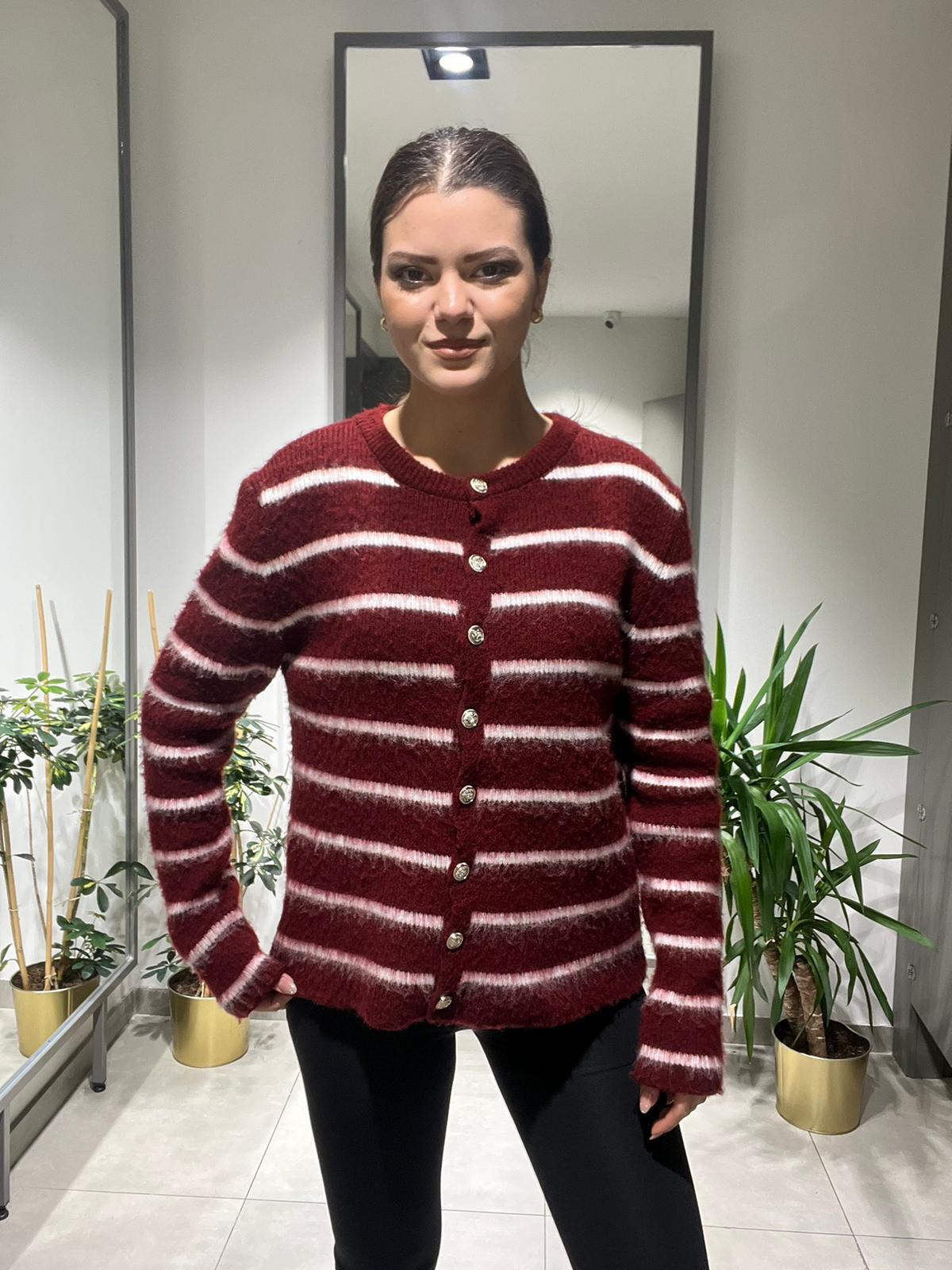 Çizgili Düğmeli Triko