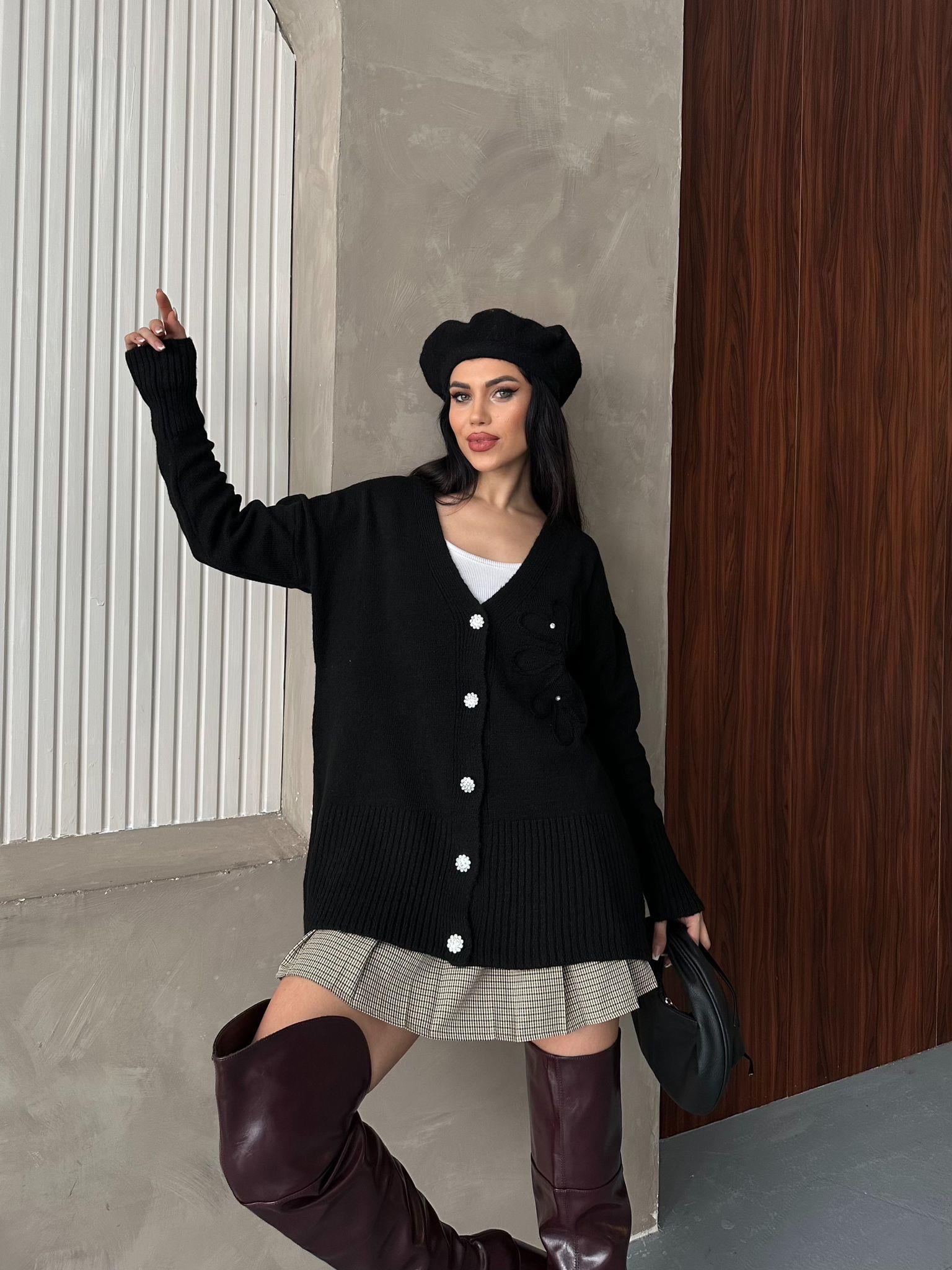 Kristal Düğme Ve Süzene Detaylı Triko Hırka Oversize Siyah